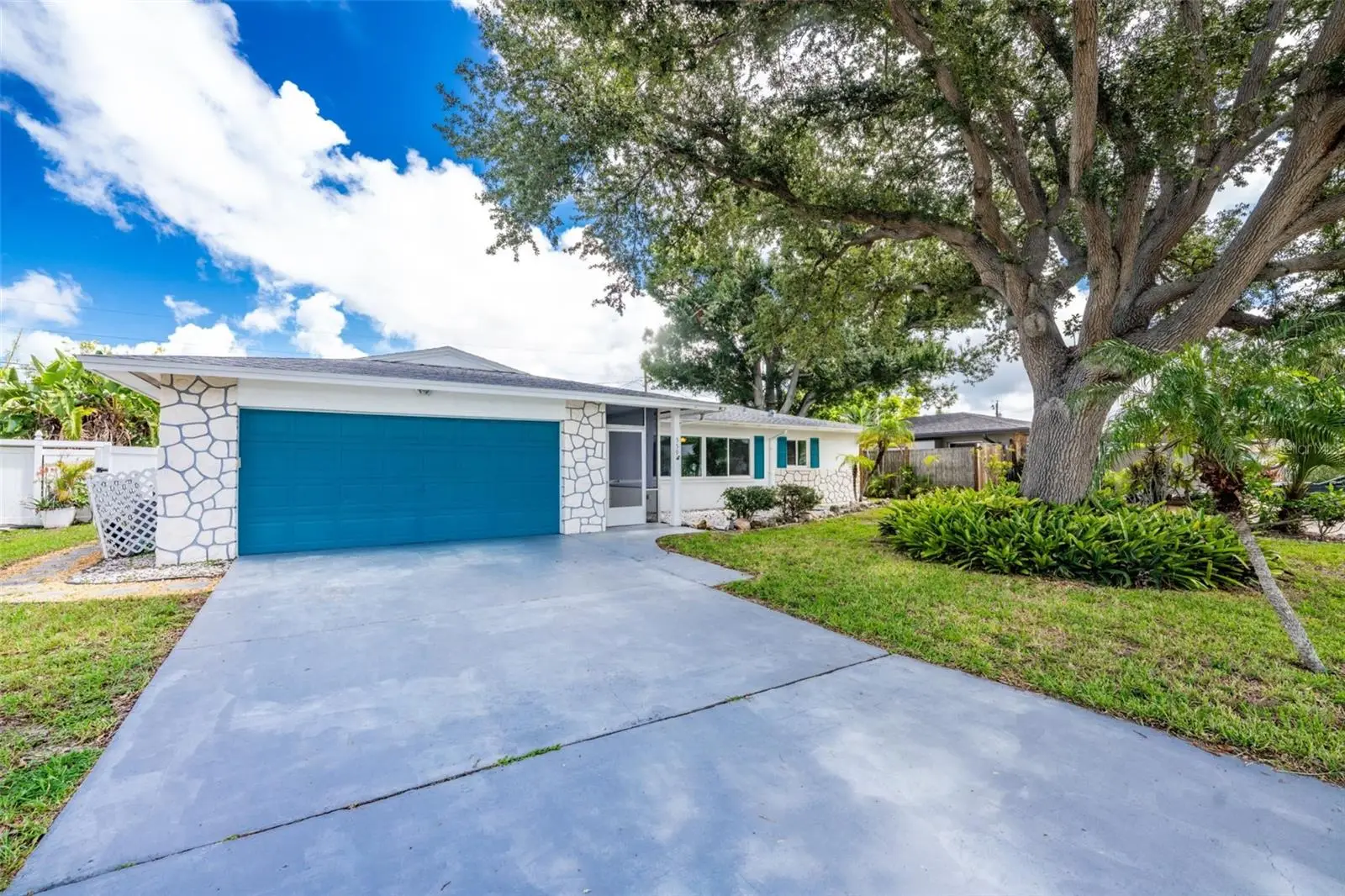 559 Mount Vernon Drive, FL