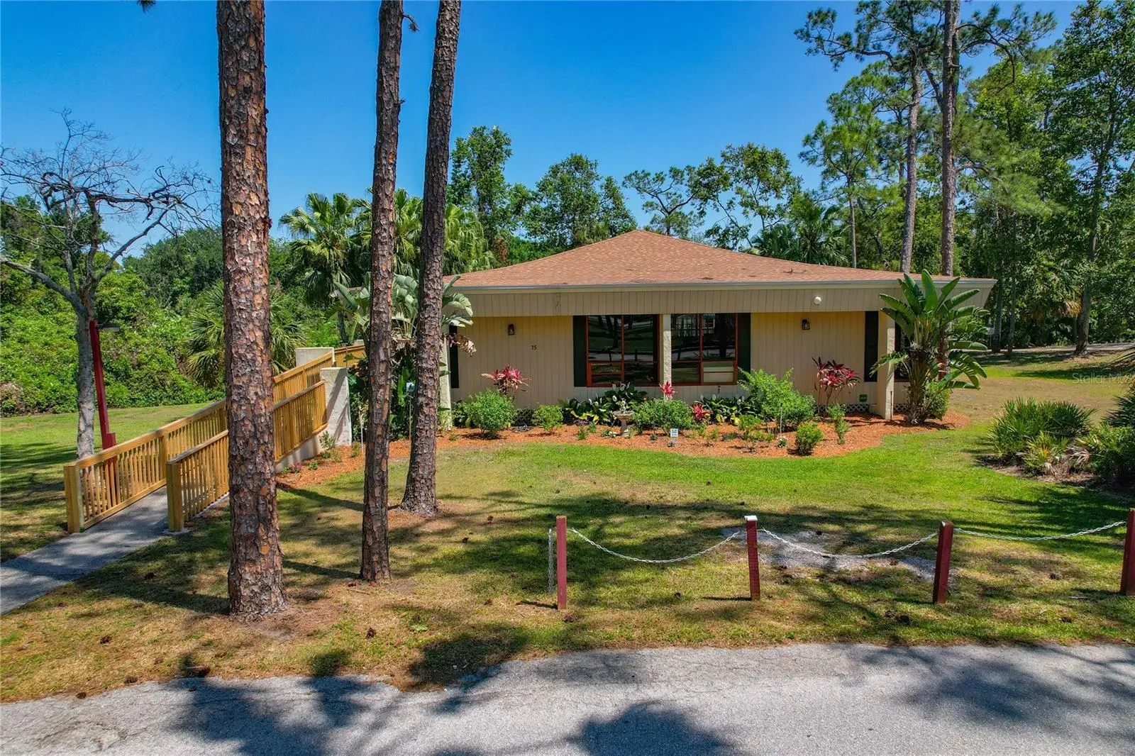 100 El Camino Dr, FL