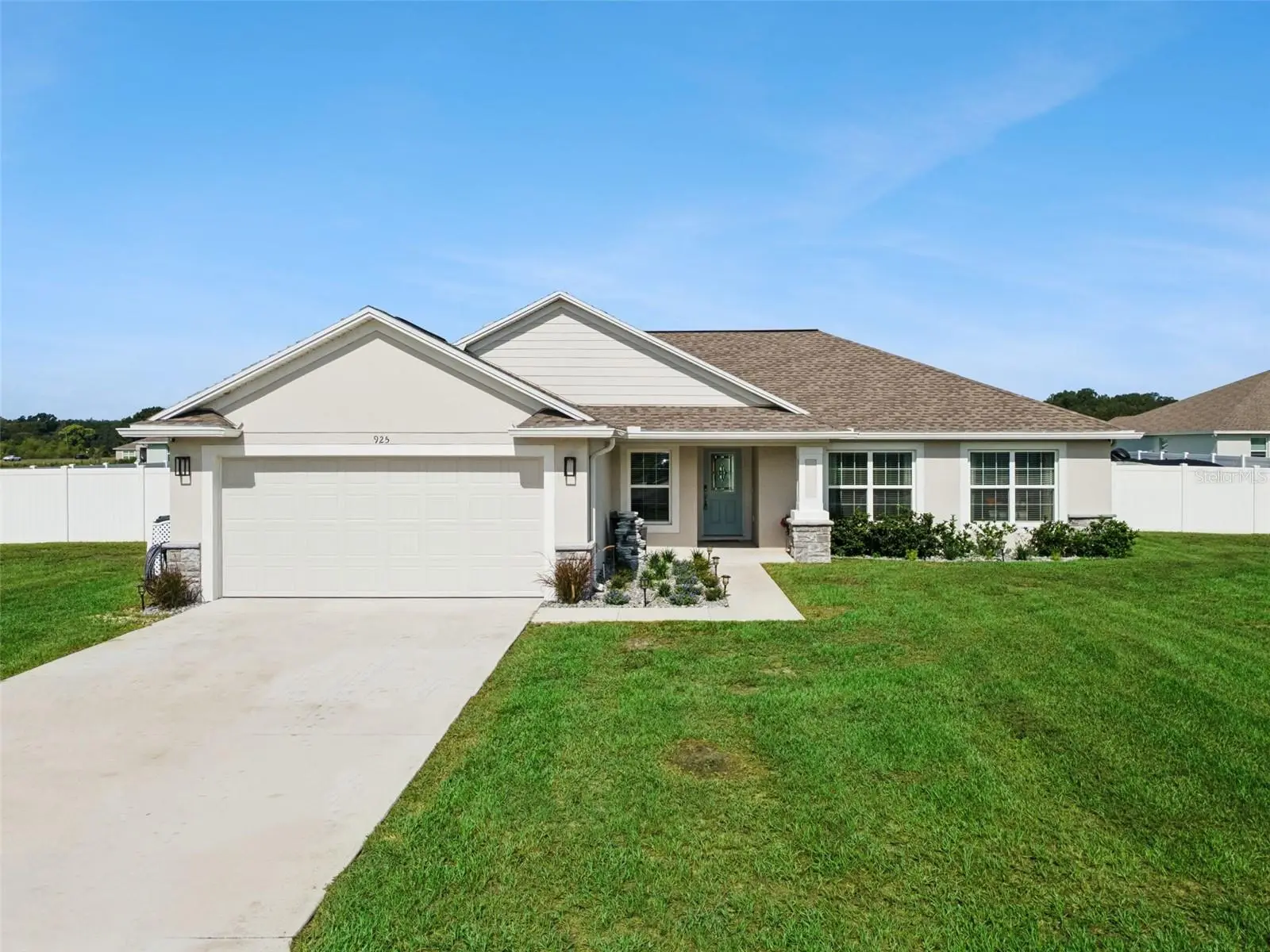 925 Lochland Loop, FL