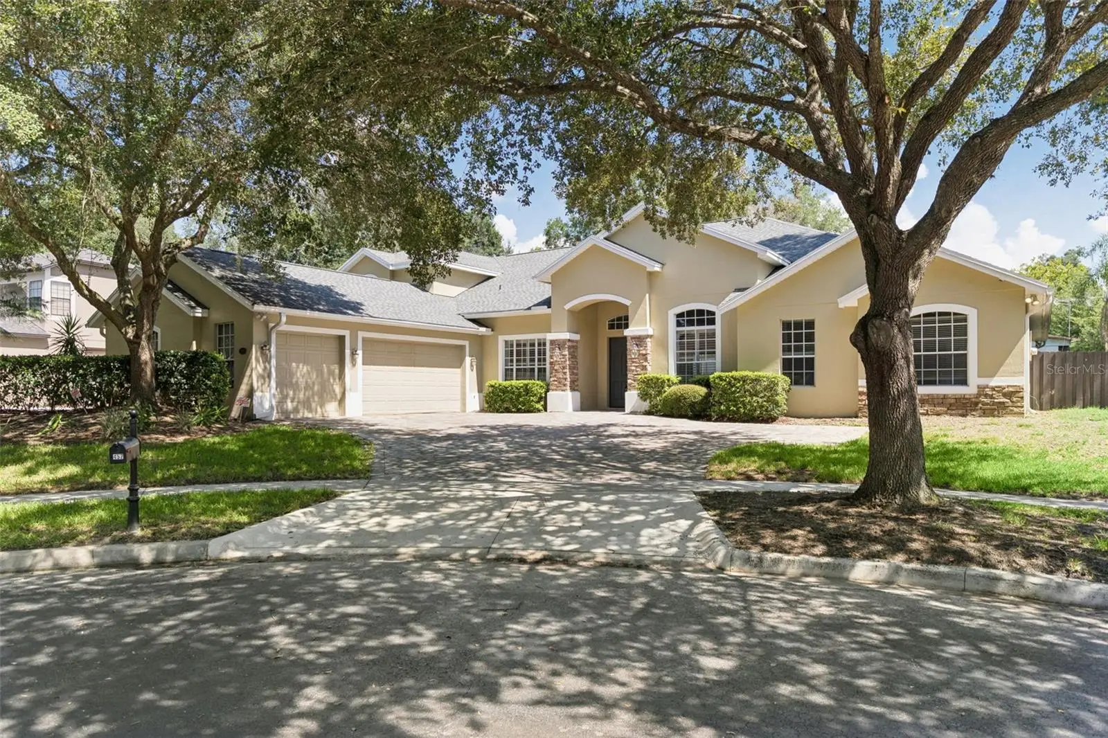 457 Chinahill Court, FL