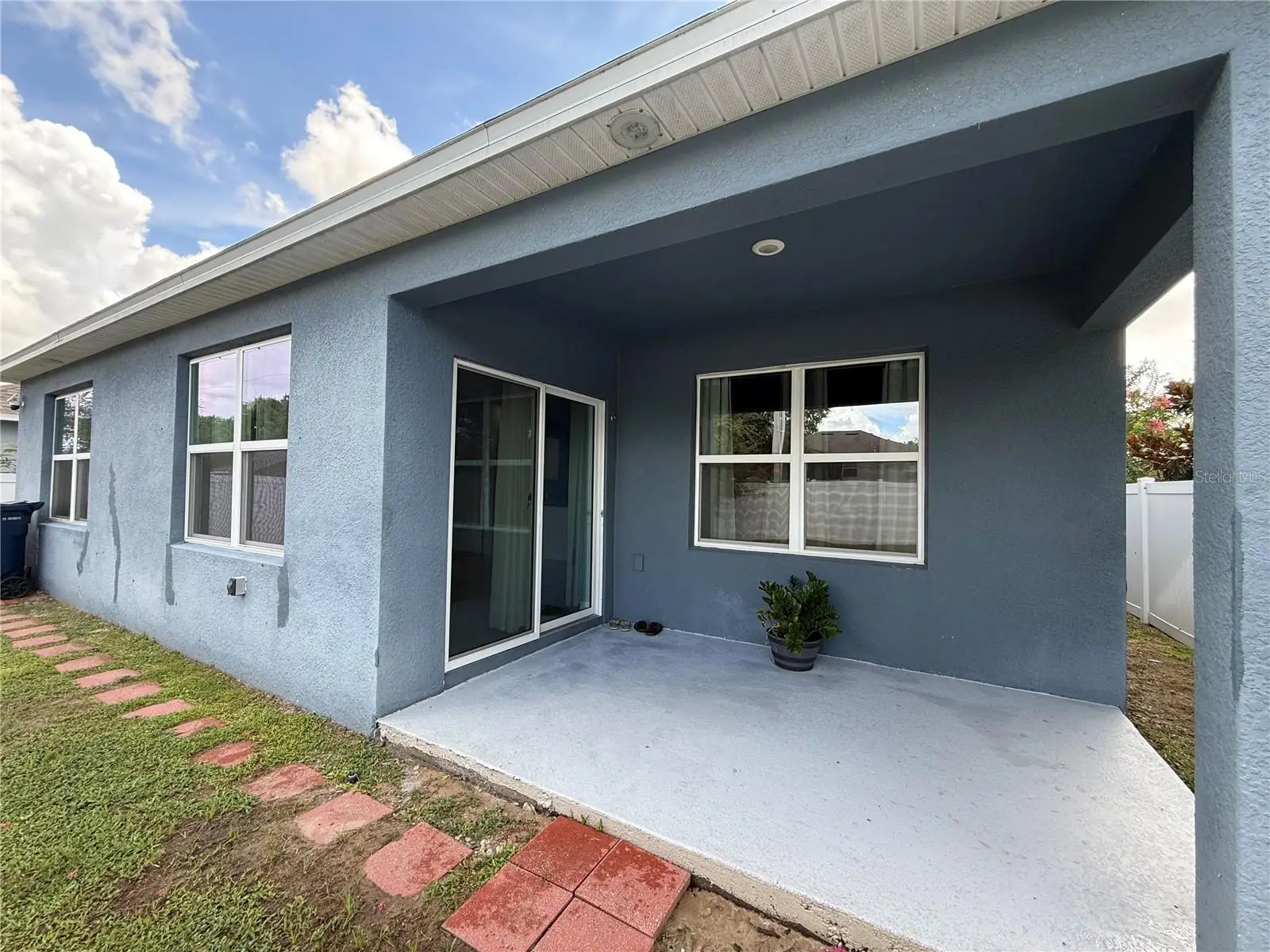 635 Autumn Stream Drive, FL