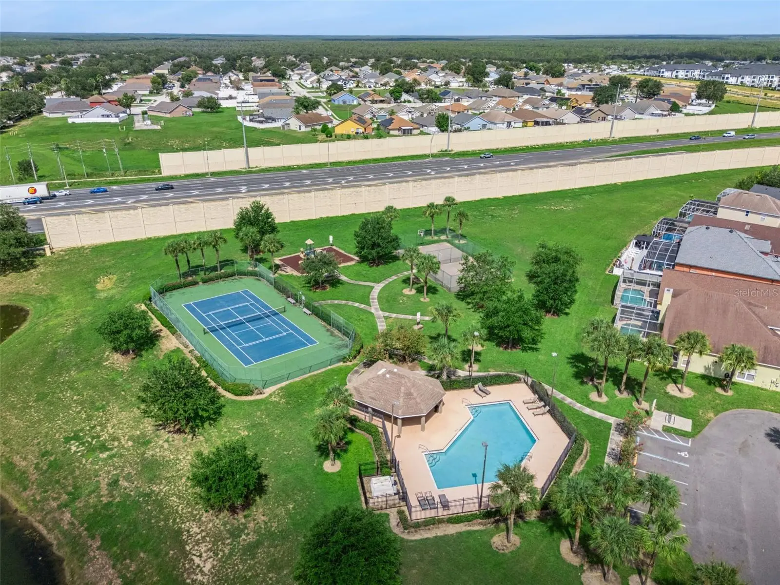 523 Rochester Loop, FL