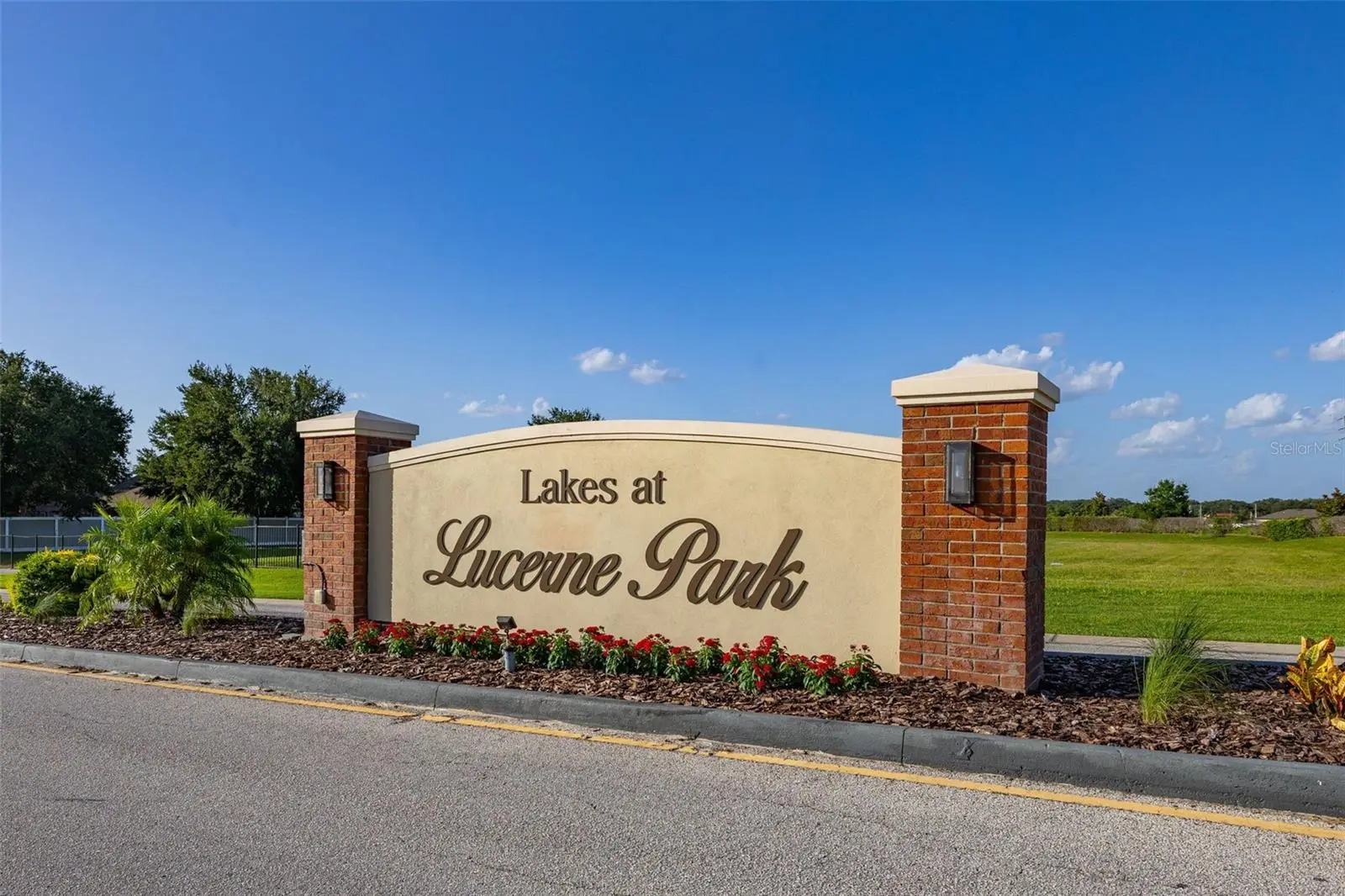 573 Lucerne Boulevard, FL
