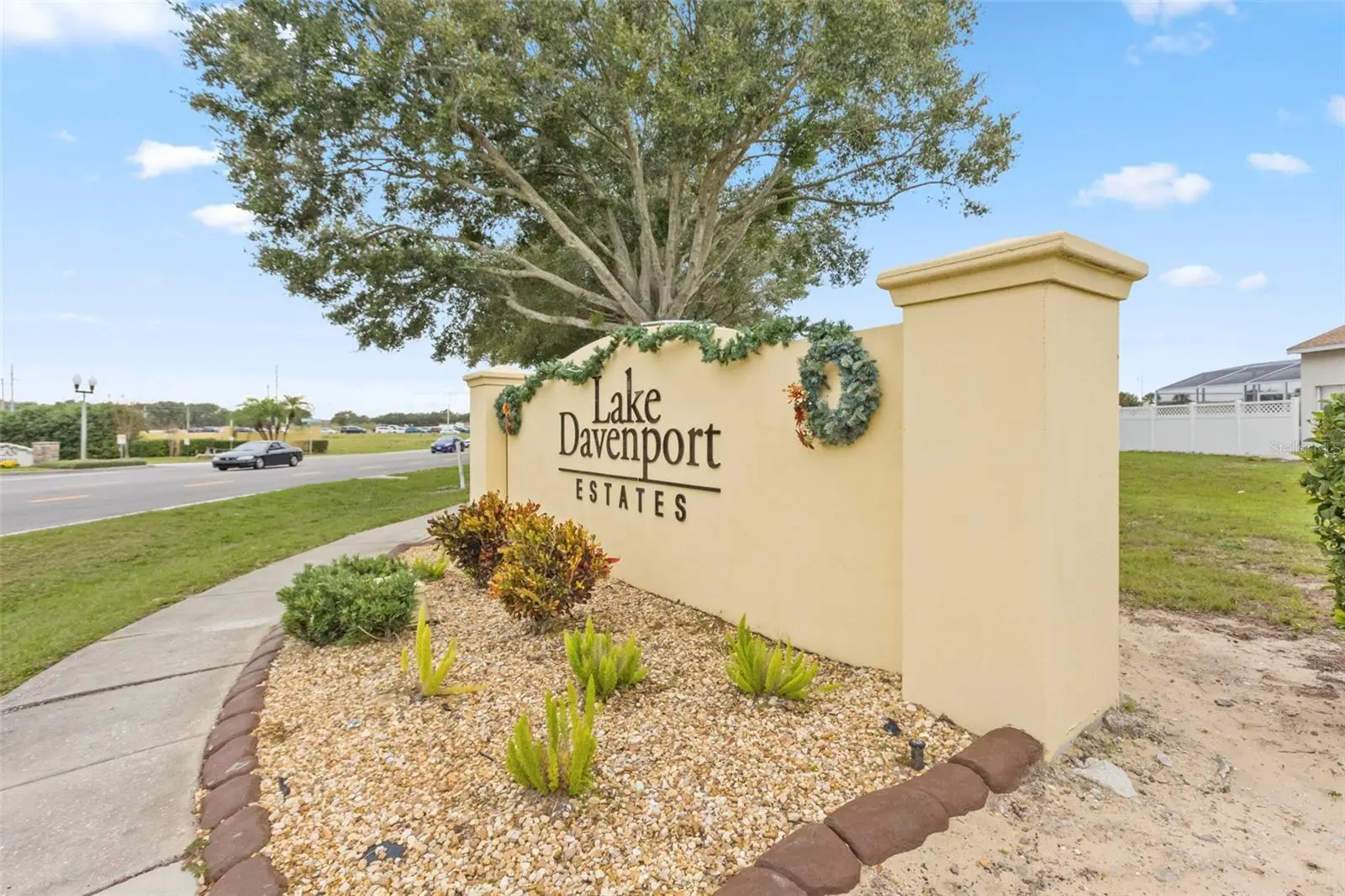 726 Rochester Loop, FL