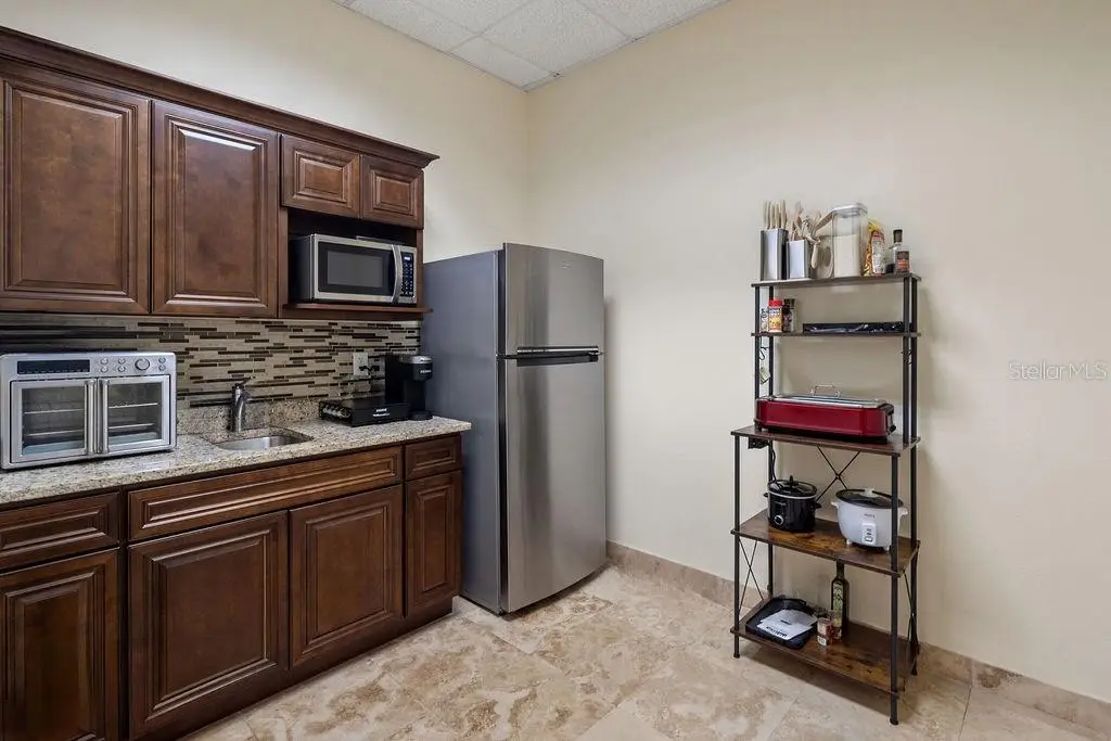 7901 Kingspointe Parkway, FL