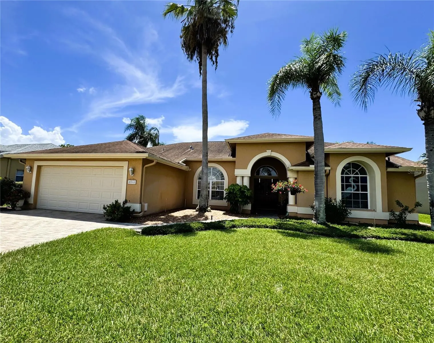 8518 Coral Creek Loop, FL