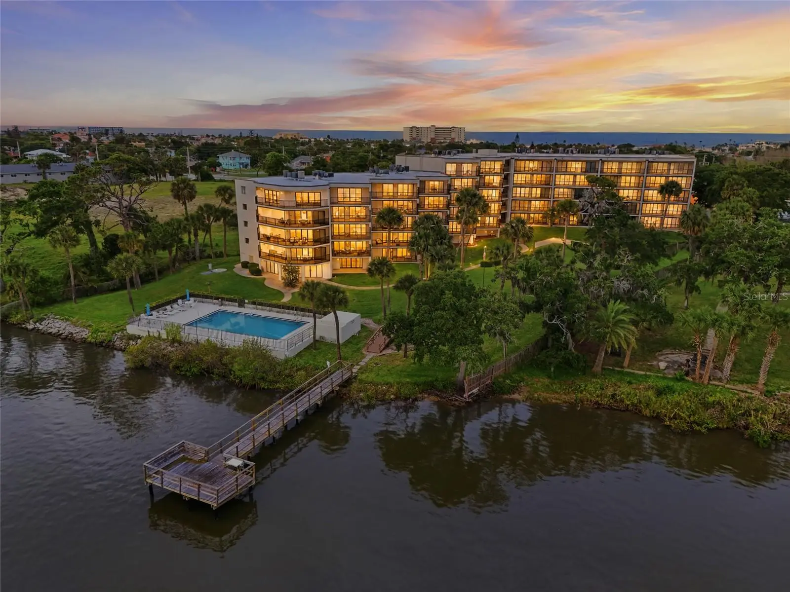 944 Peninsula Drive, FL