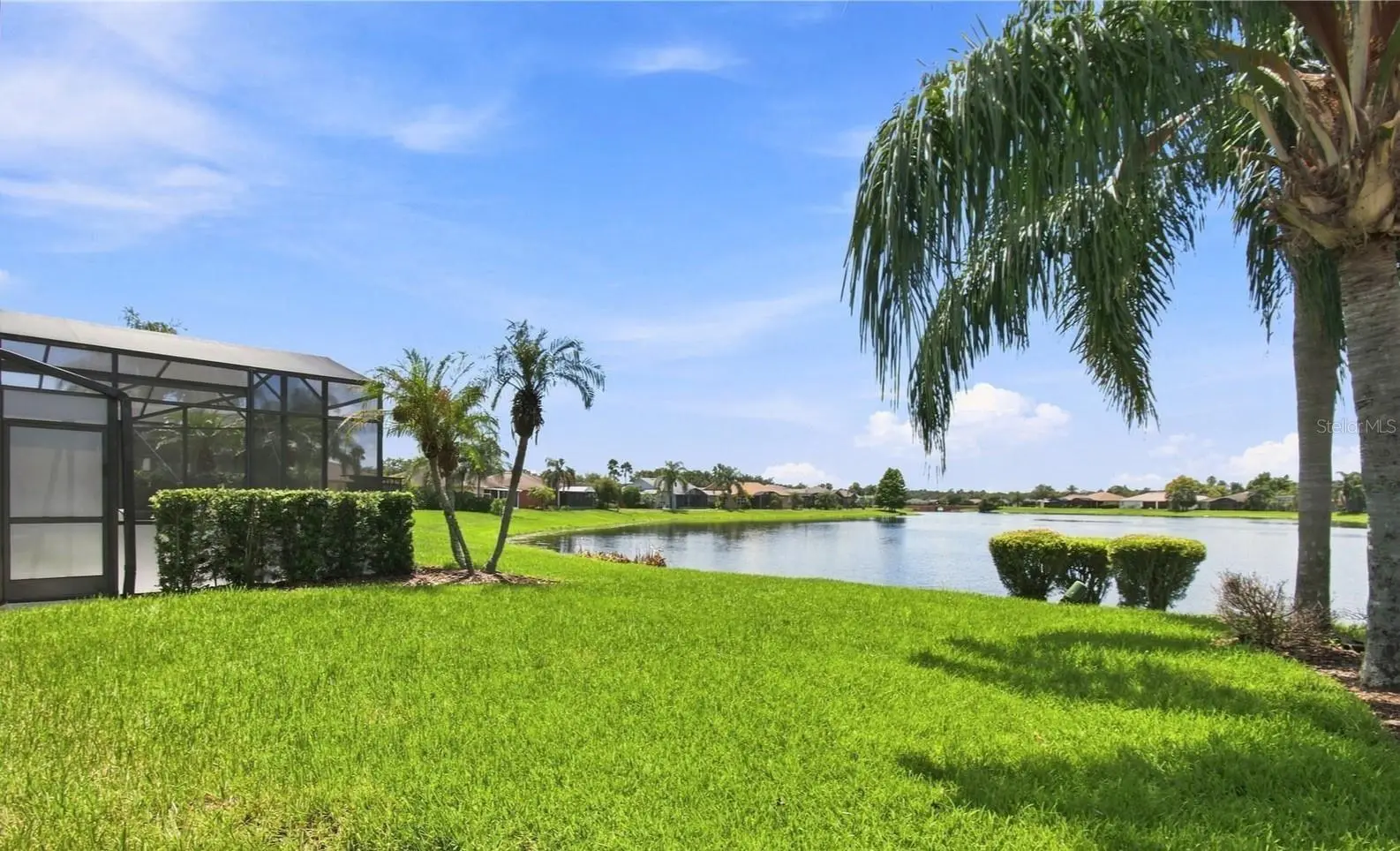 662 Shorehaven Dr, FL
