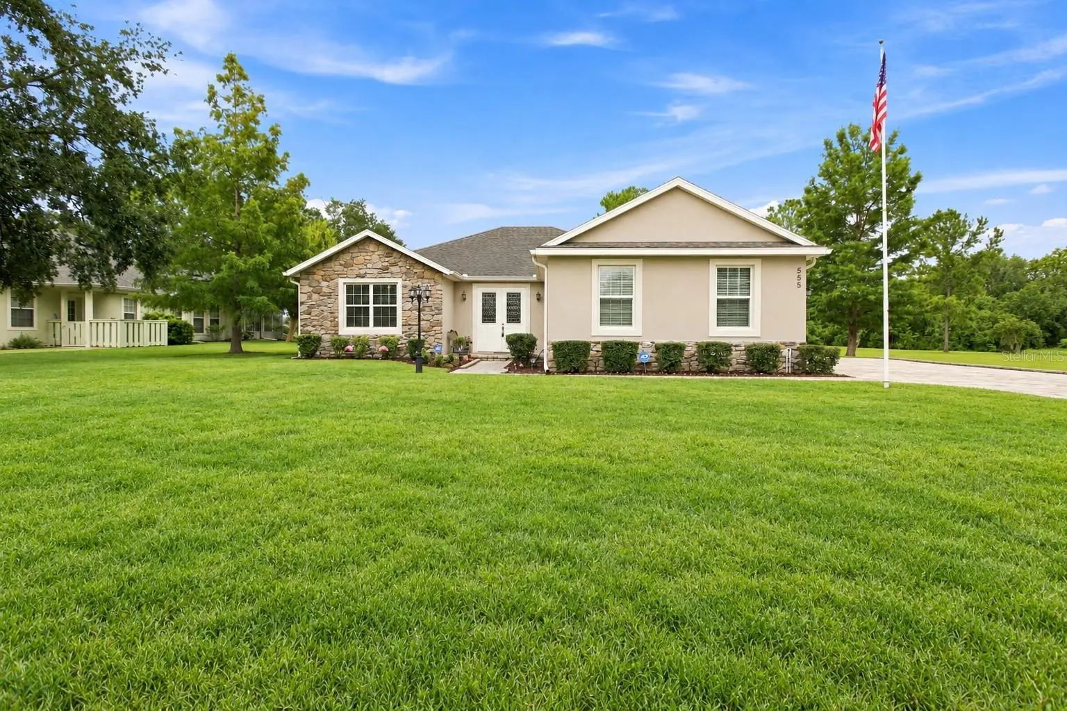 555 Dowling Circle, FL