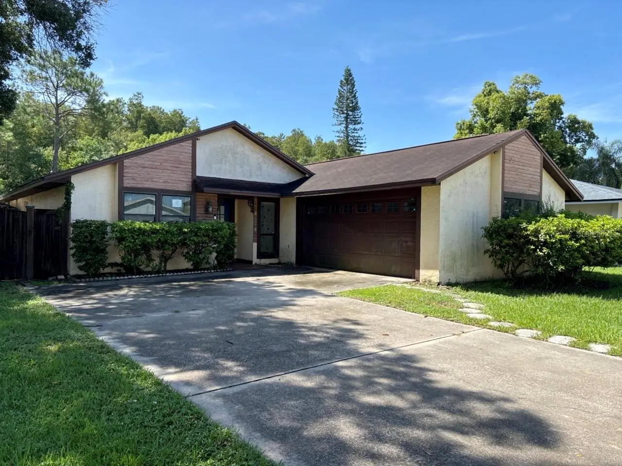 4604 Ridge Point, FL