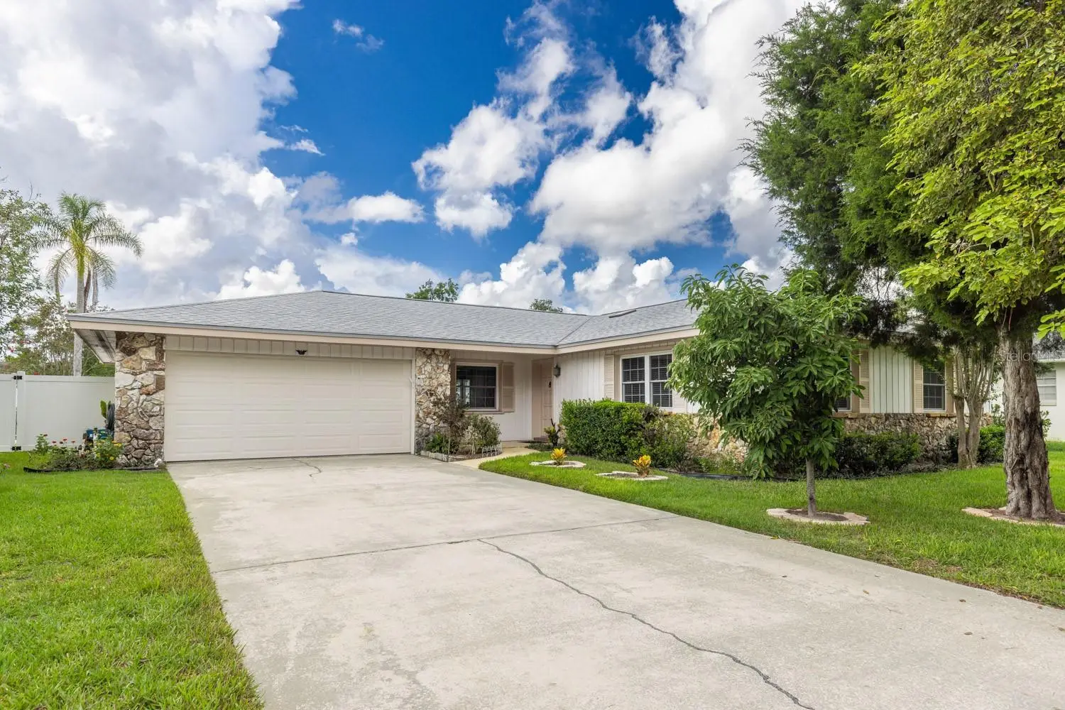 116 Beaufort Drive, FL