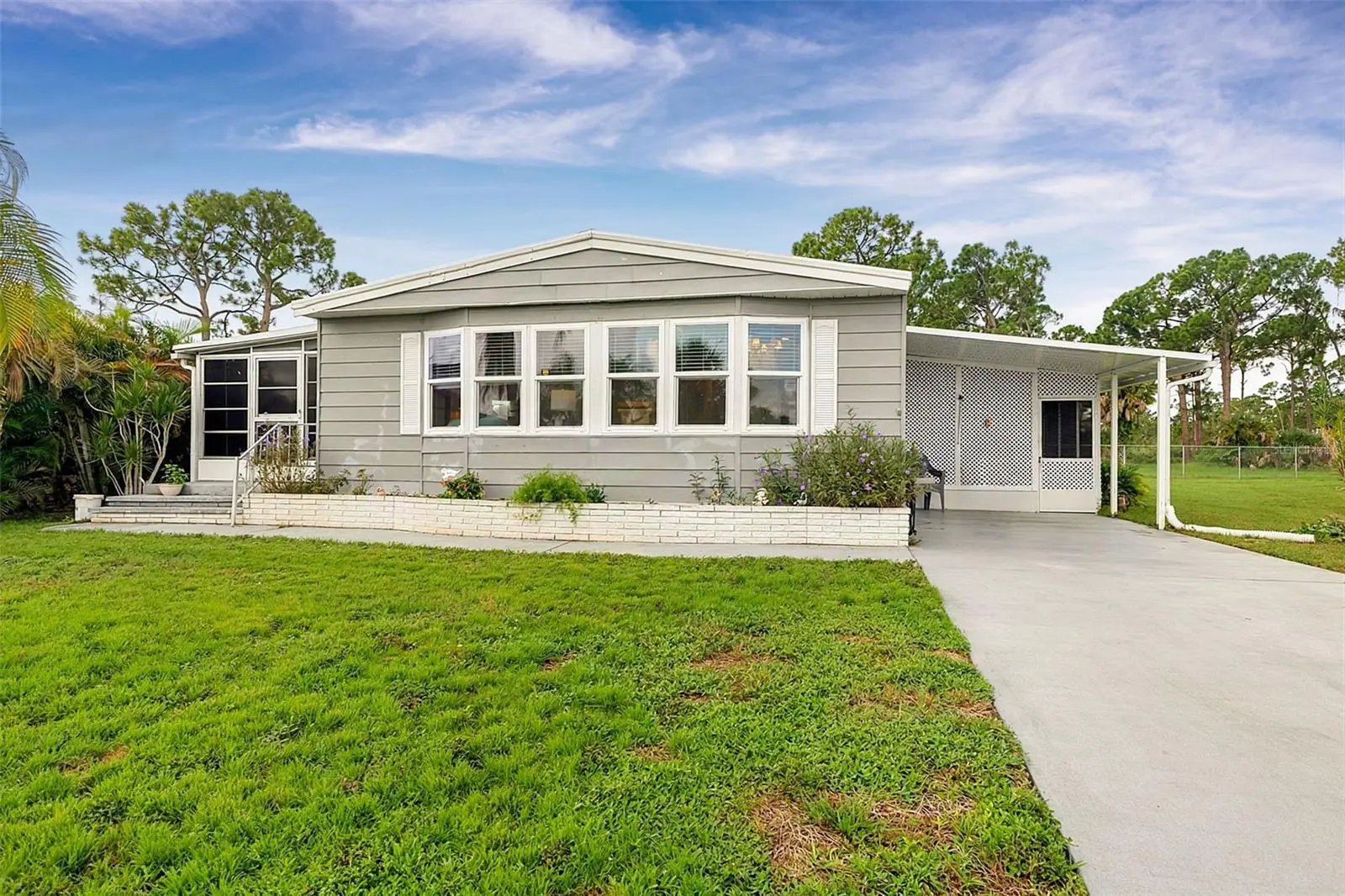 417 Villa Nueva Circle, FL