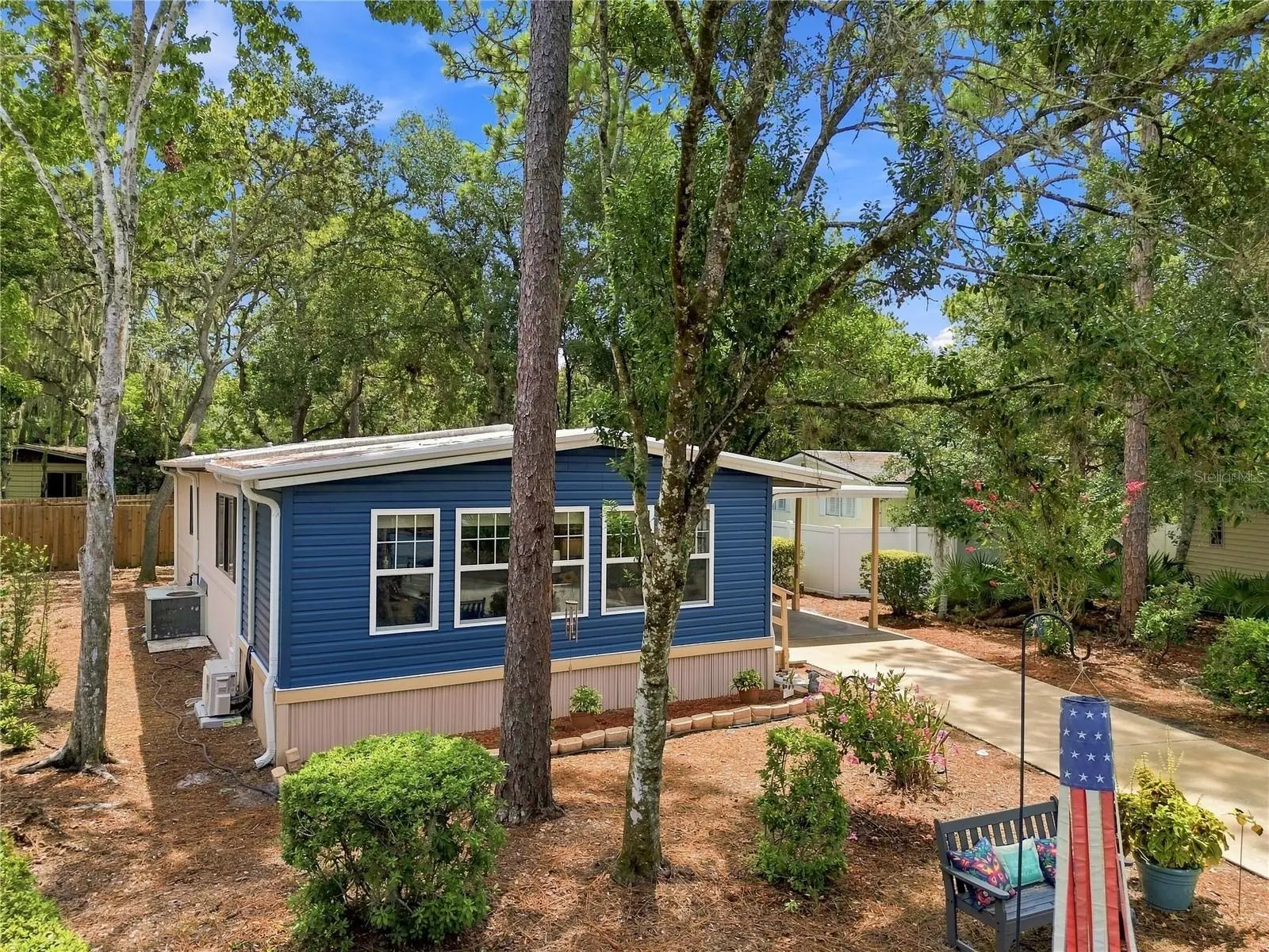 552 Pine Needle Court, FL