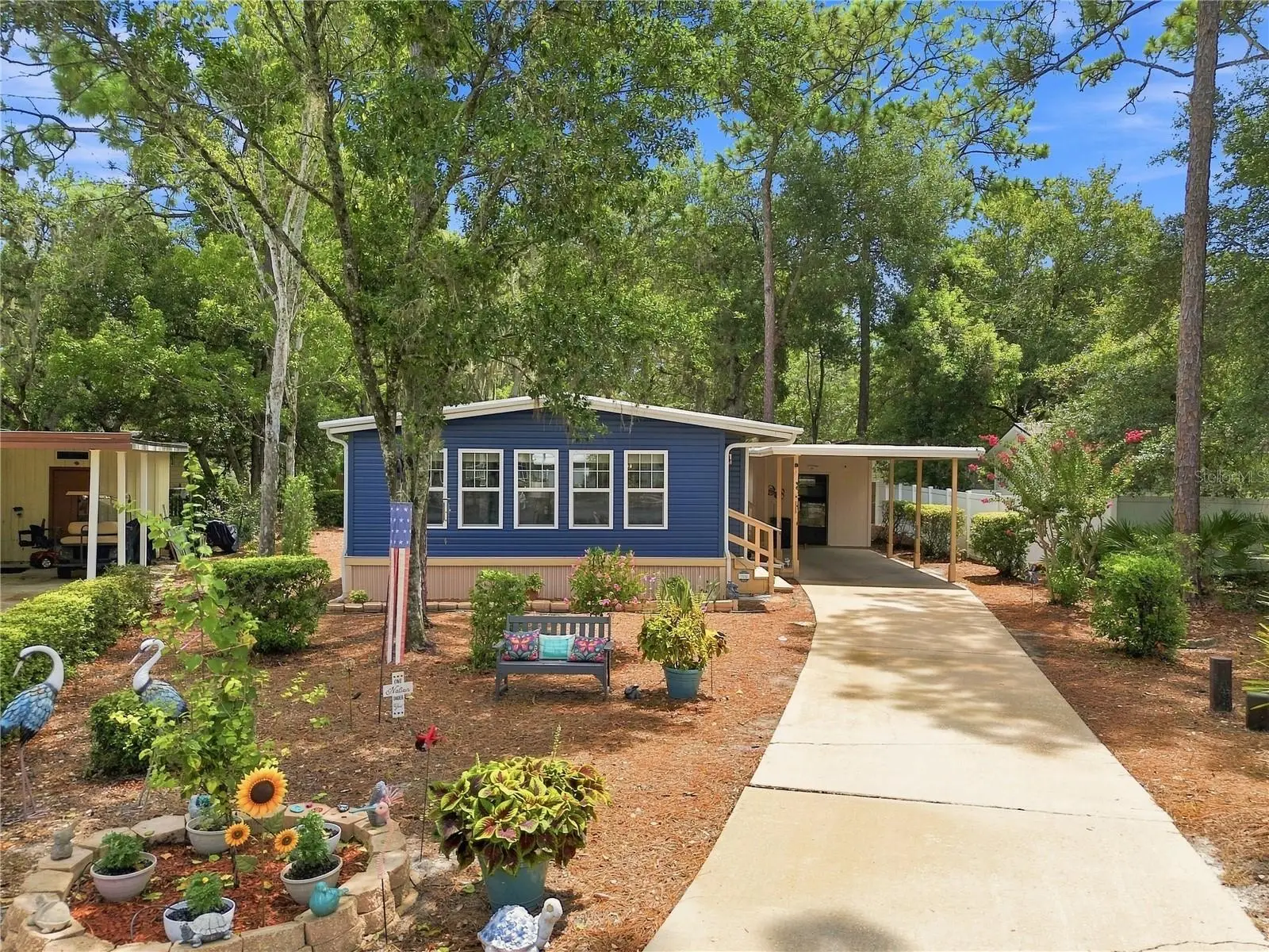 552 Pine Needle Court, FL