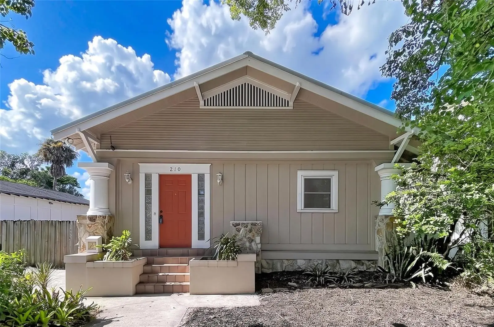 210 Floribraska Avenue, FL