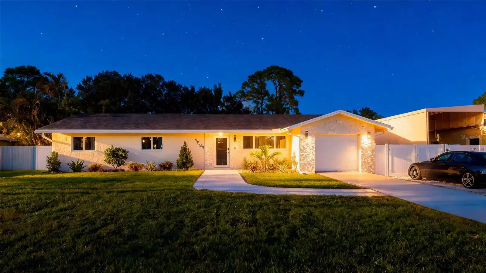 4899 Canal Dr Lake, FL