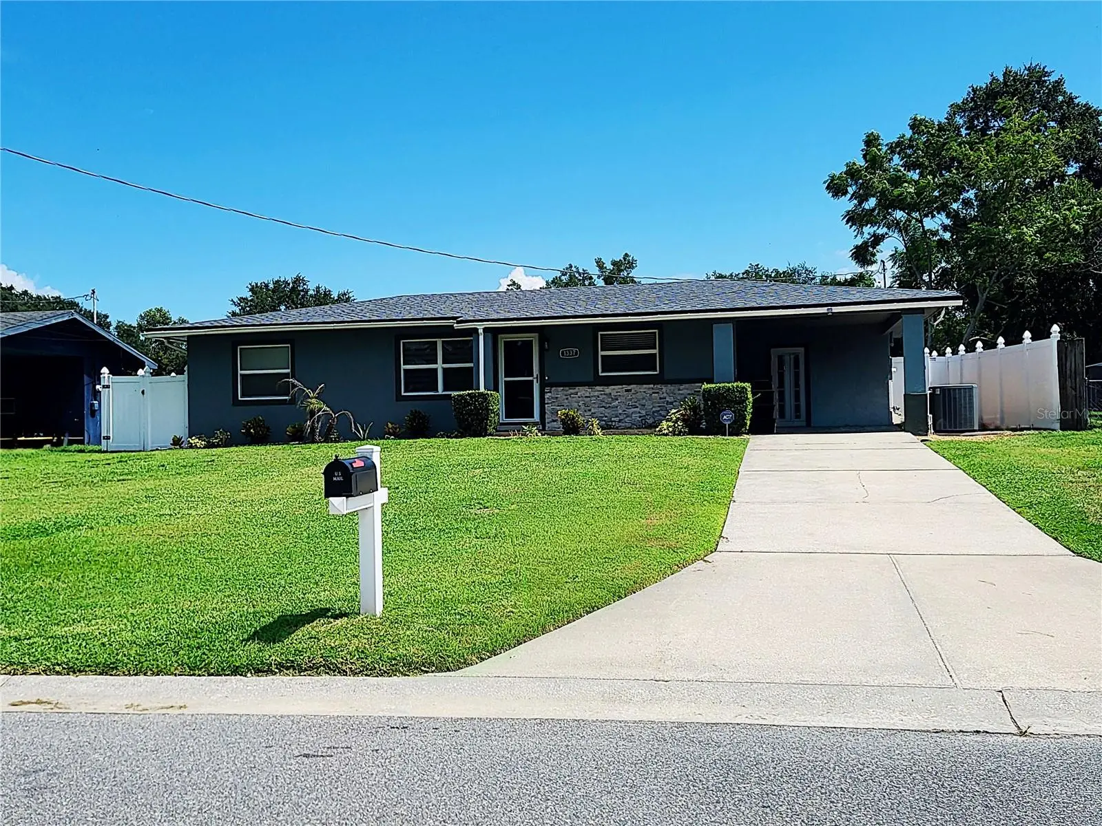 1337 Lee Court, FL