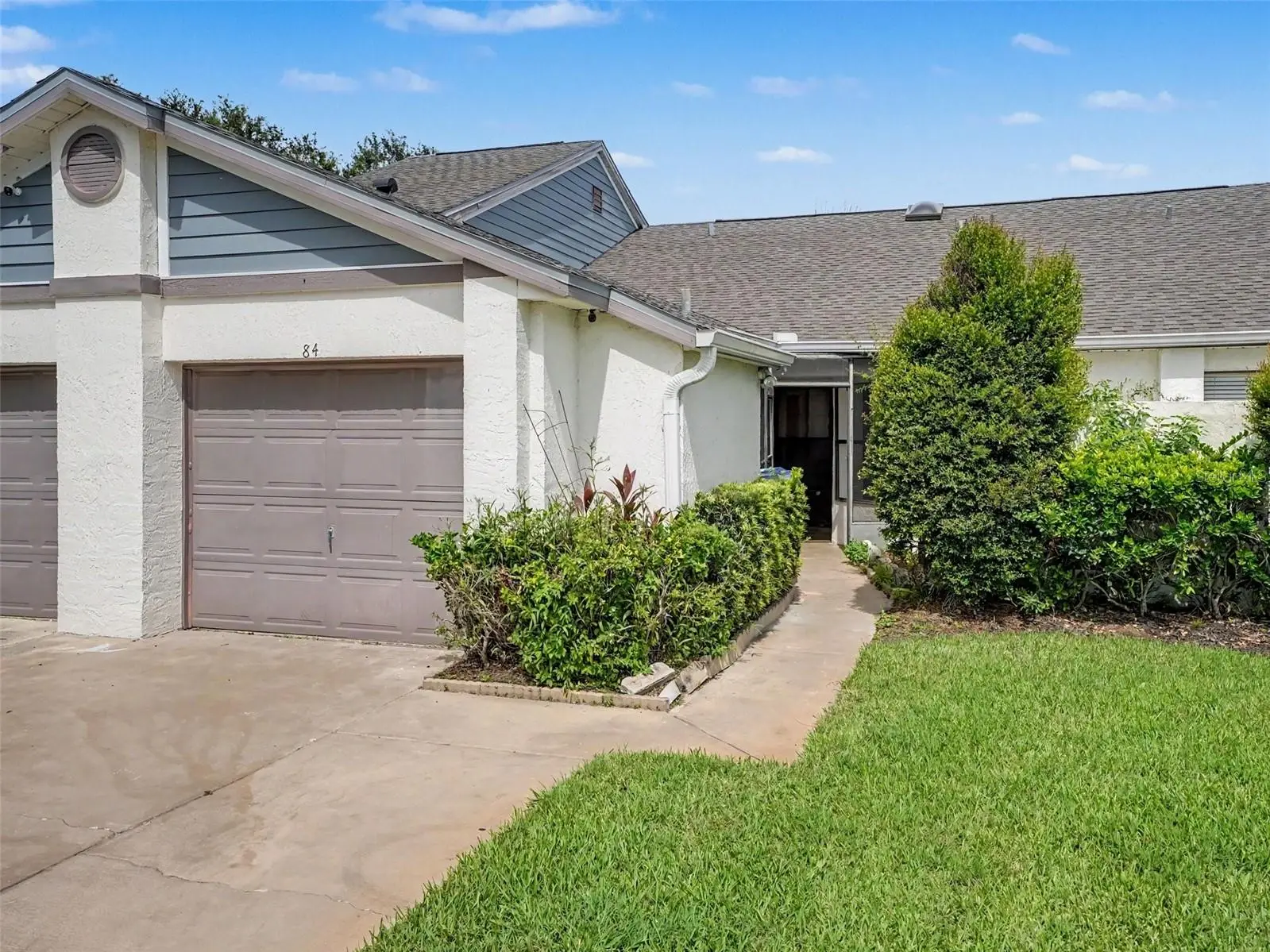 84 Lakepointe Circle, FL