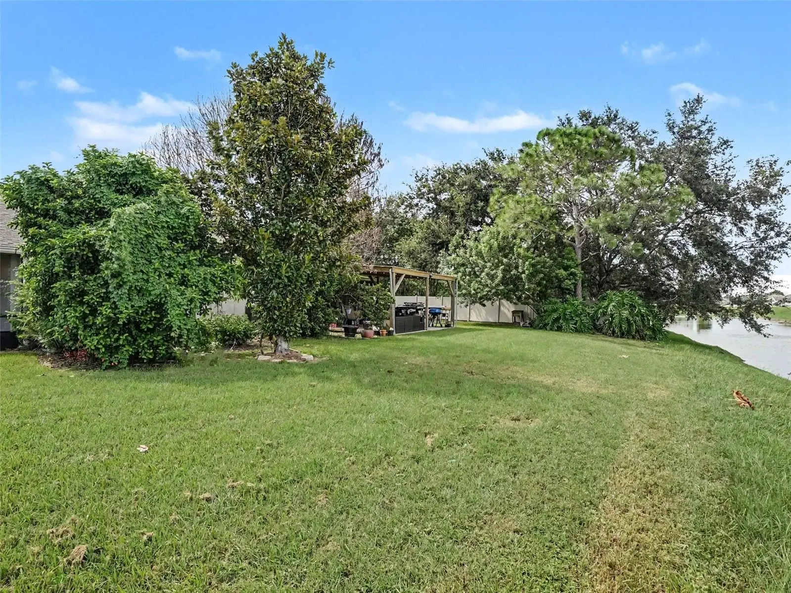 84 Lakepointe Circle, FL