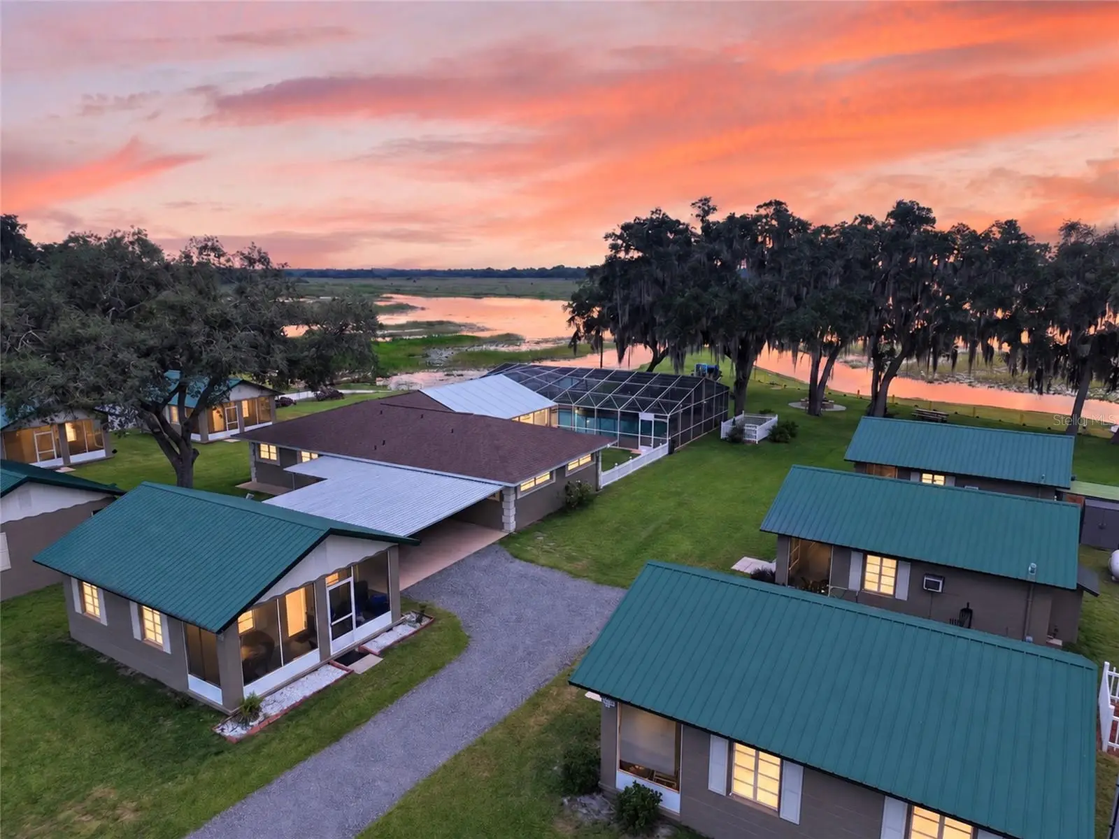 2489 Lakefront Drive, FL