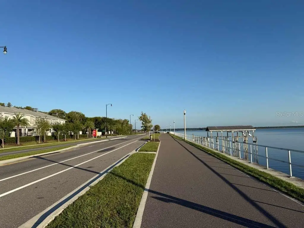 590 Southern Edge Way, FL
