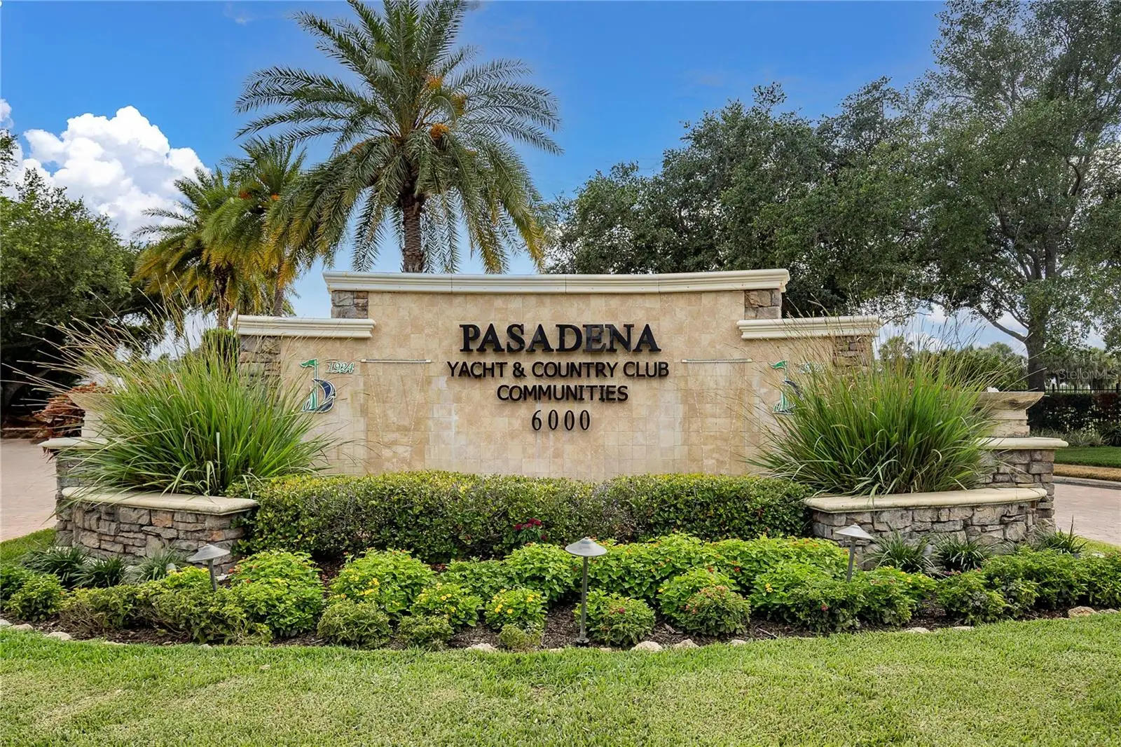 5950 Pelican Bay Plaza, FL