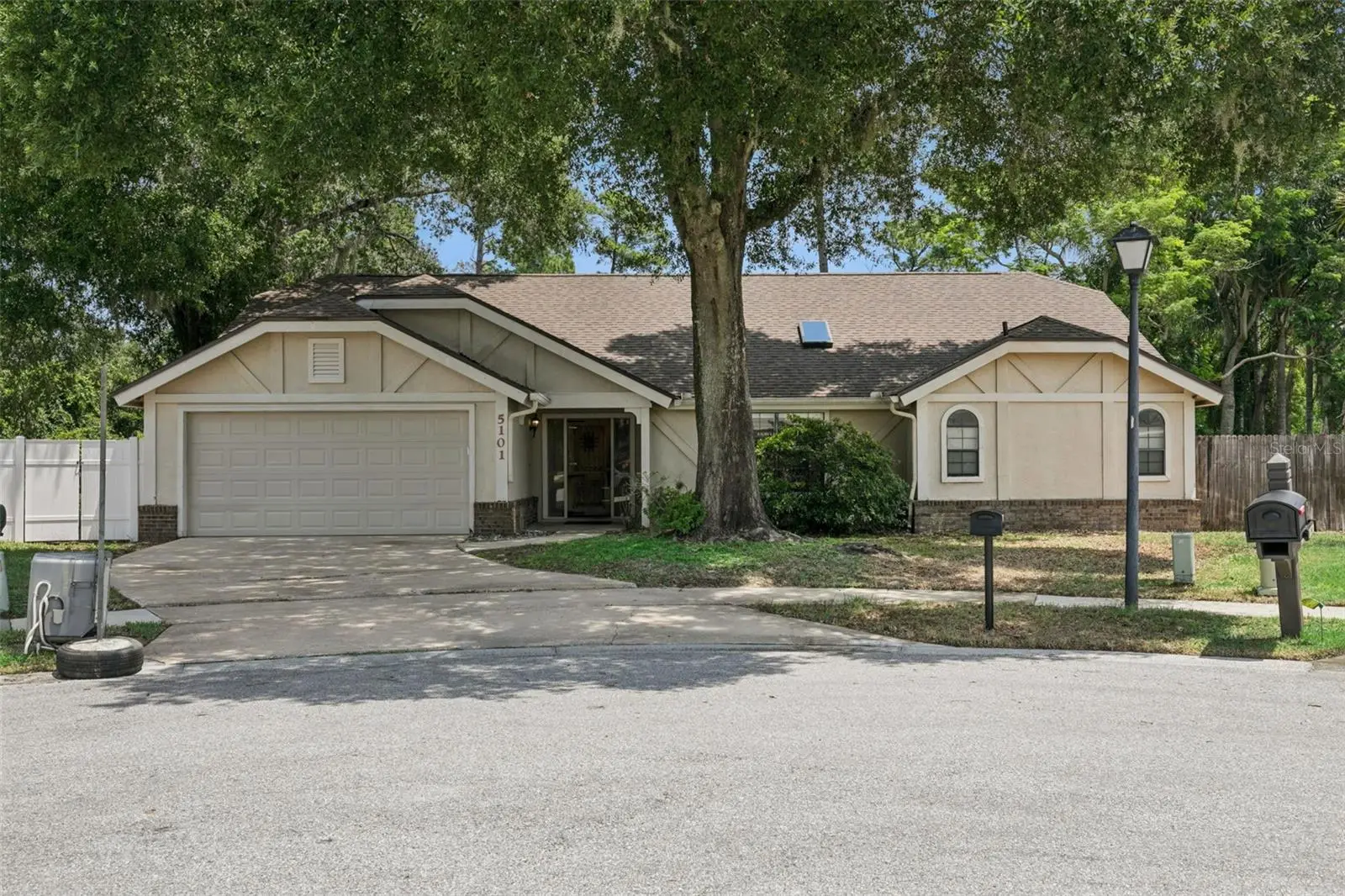 5101 Goldenwood Drive, FL