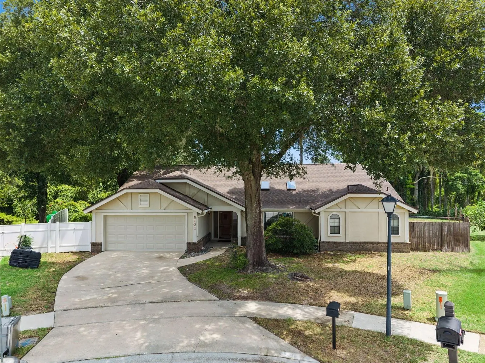 5101 Goldenwood Drive, FL