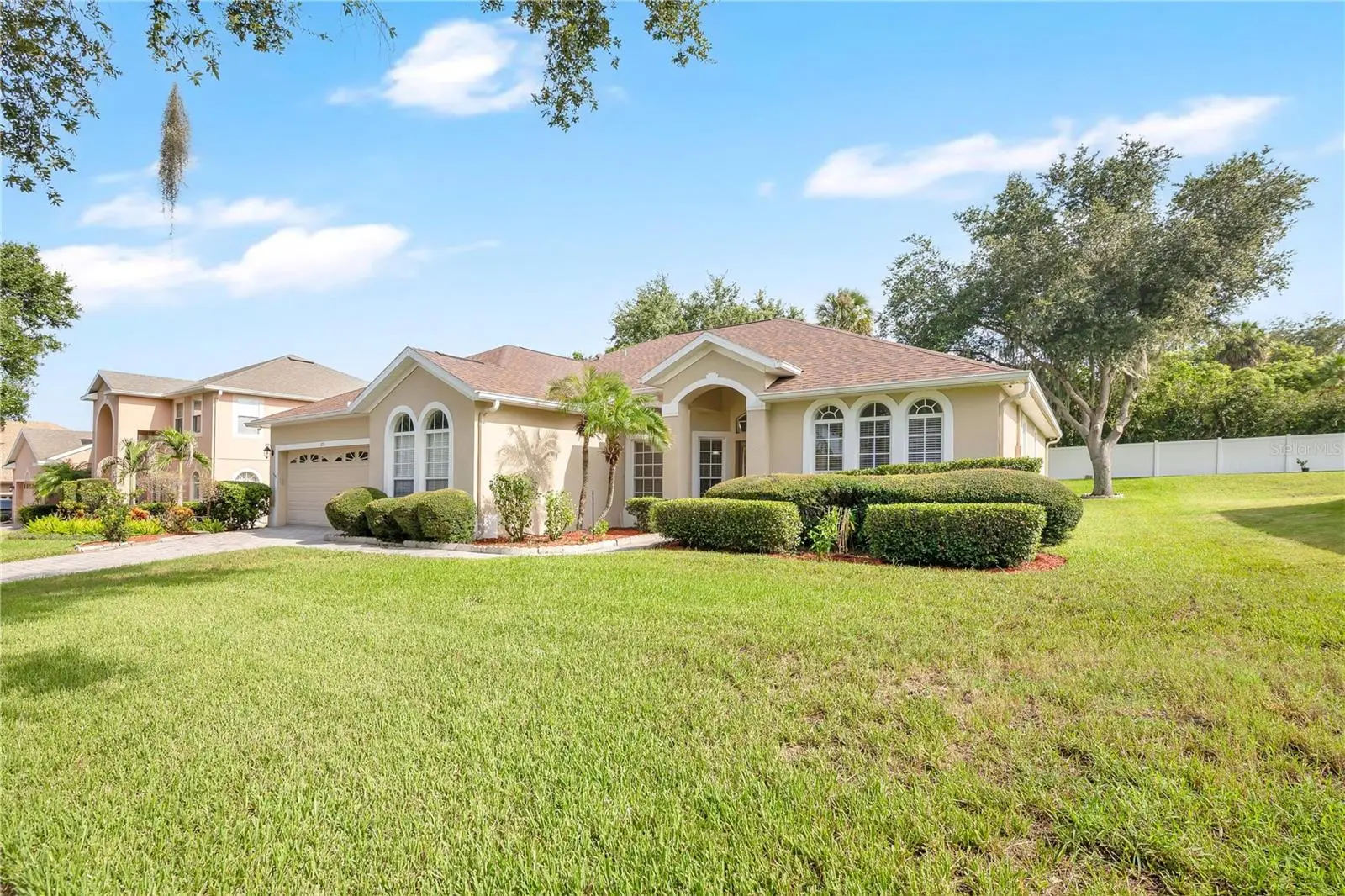 253 Beacon Pointe Drive, FL