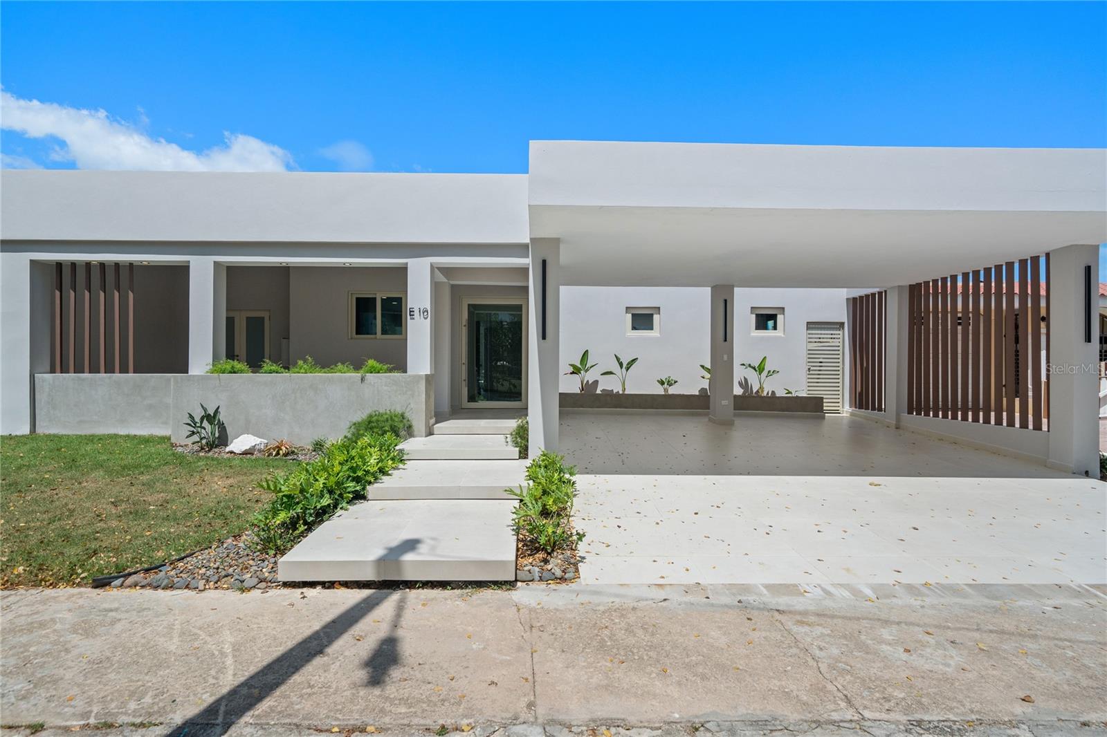 E 10 Calle Madre Perla, PR
