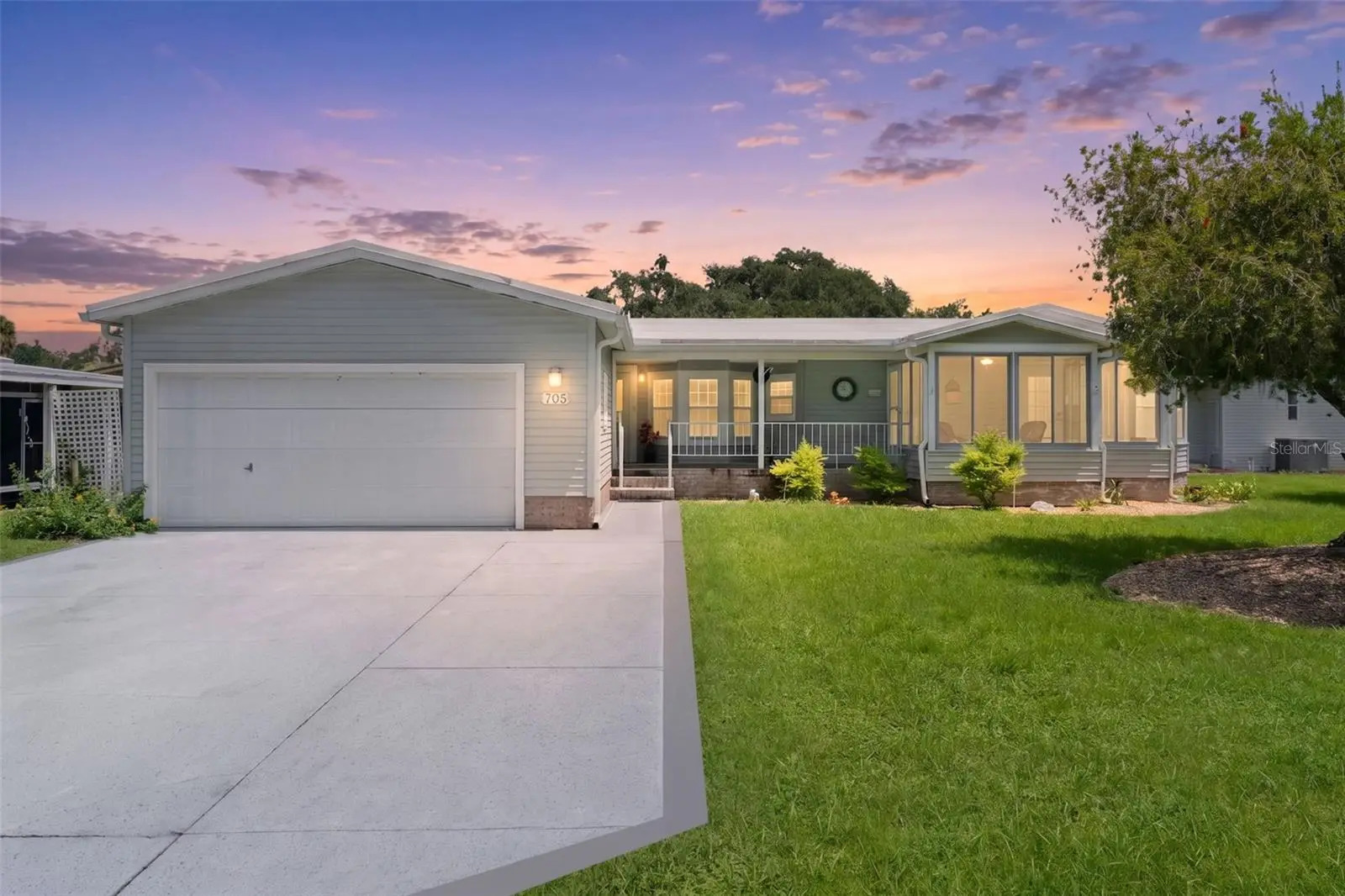 705 Oak Boulevard, FL