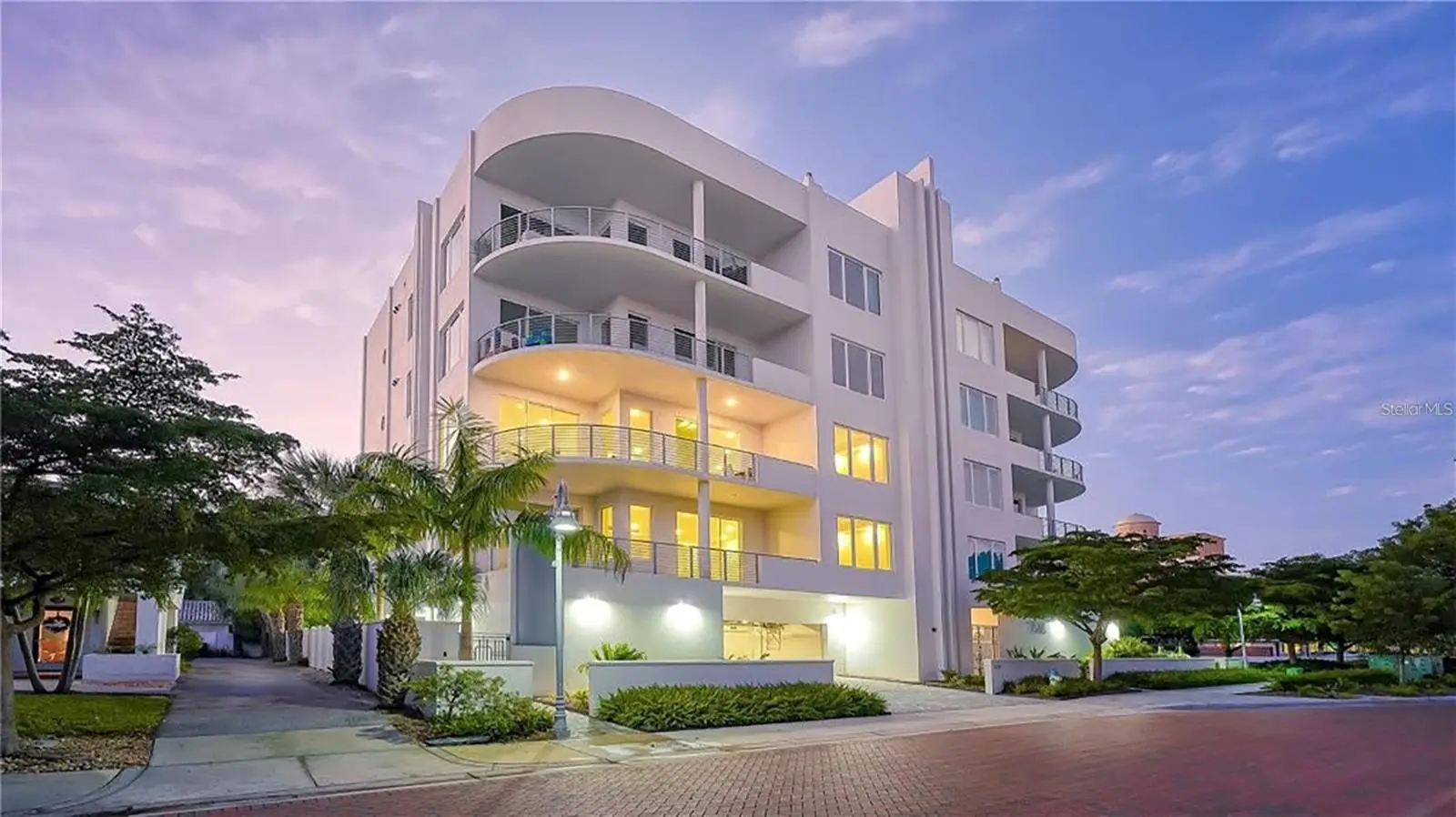 609 Golden Gate Point, FL