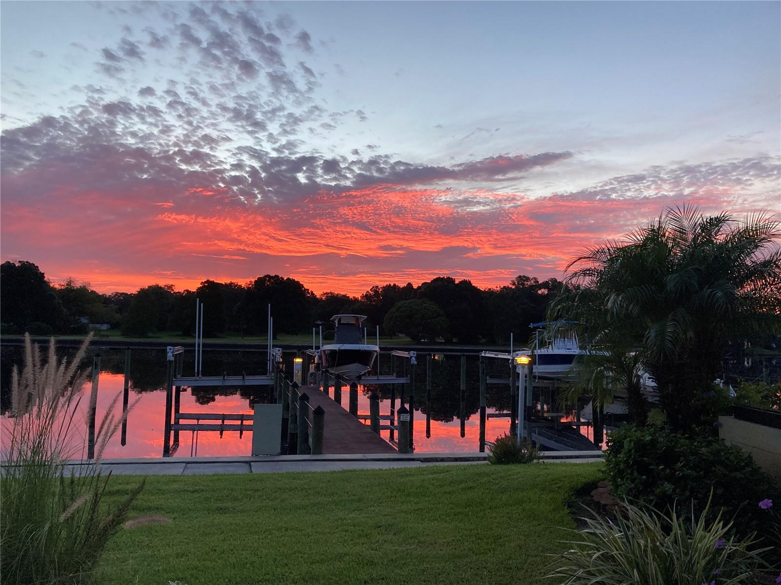 2424 Tampa Bay Boulevard, FL