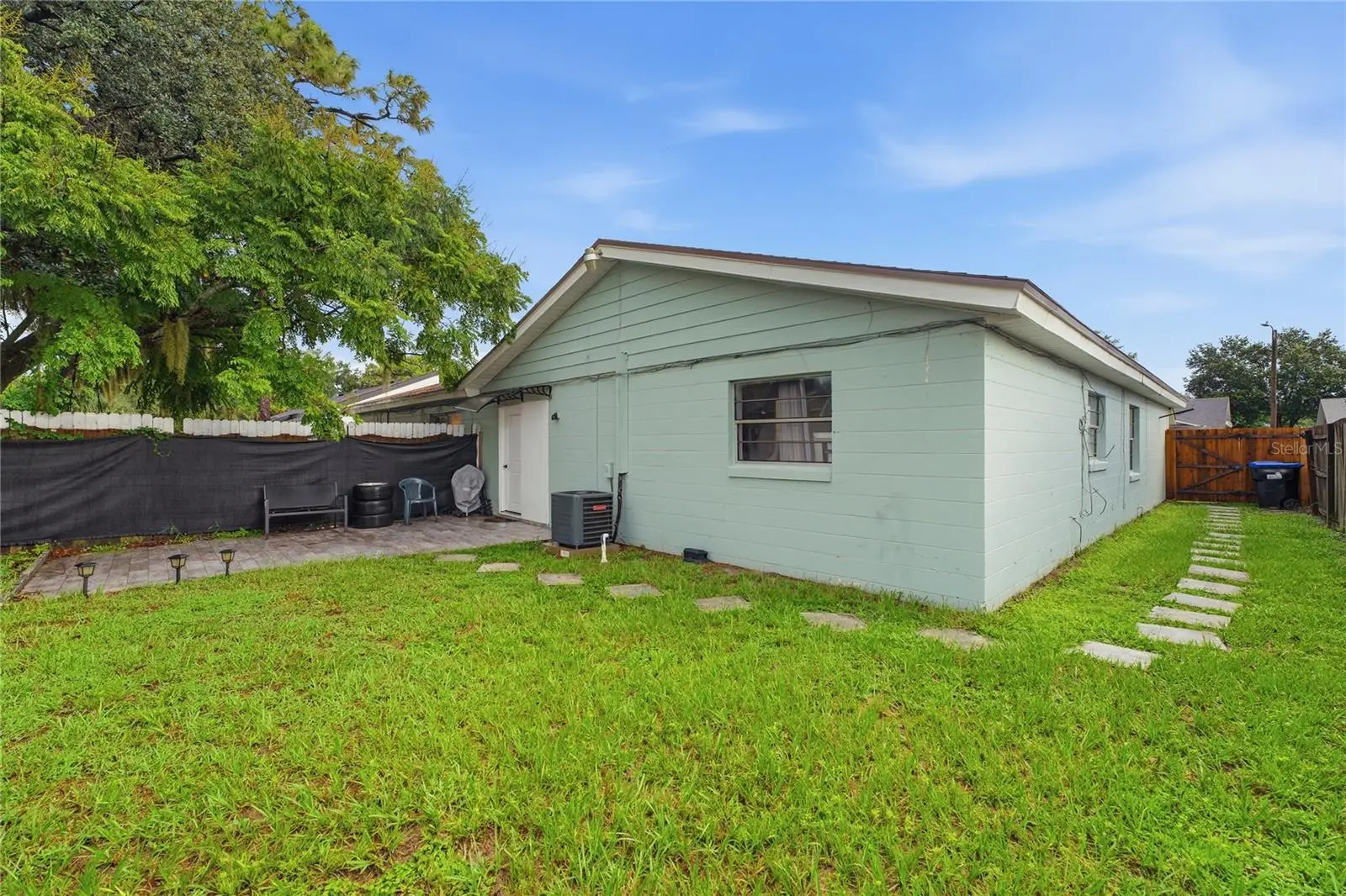 524 Pigeon Cir, FL