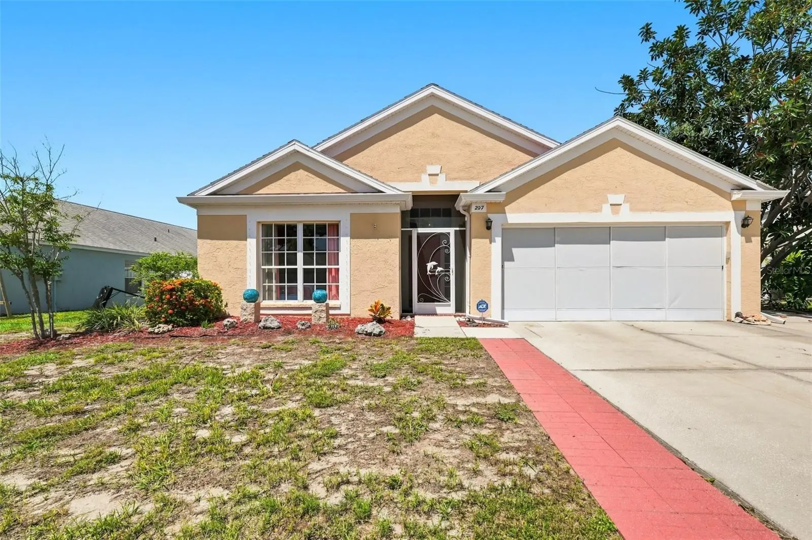 207 Lakeway Lane, FL