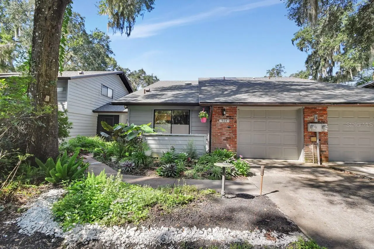 904 Village Green Road, FL