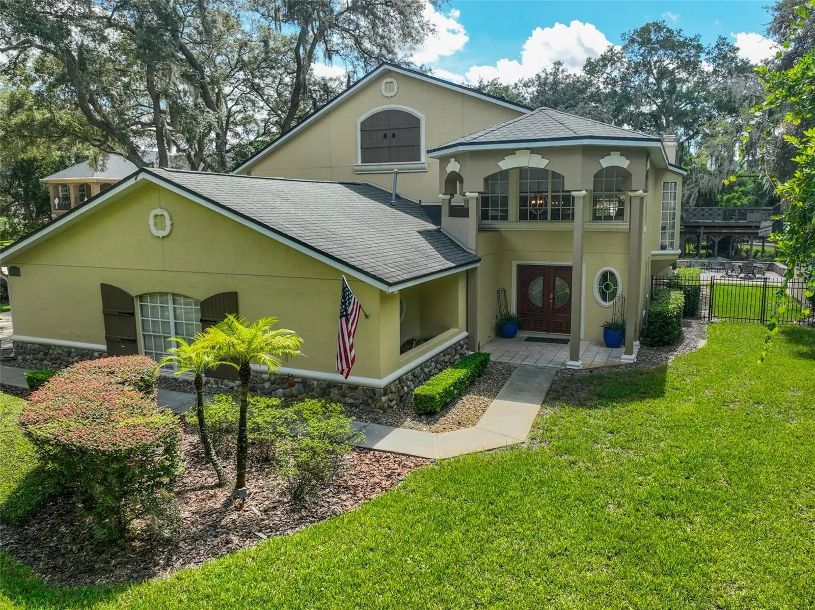 2261 Poinsettia Drive, FL