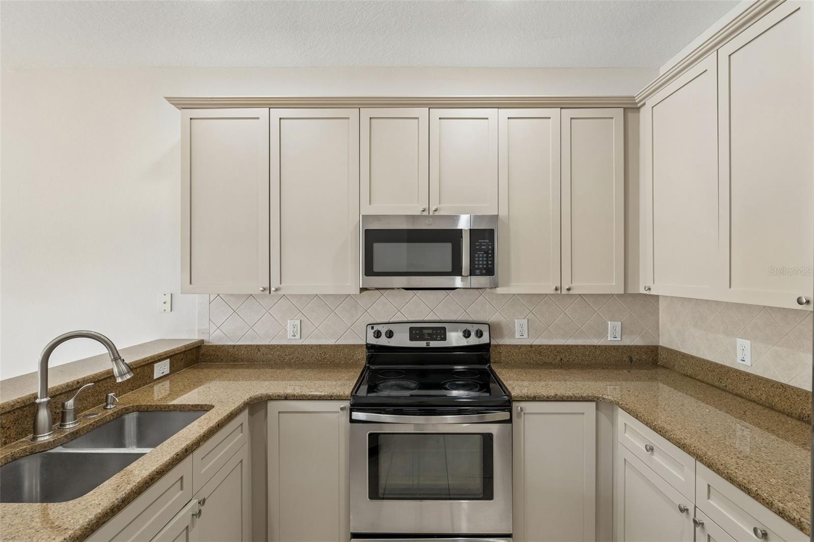 6067 Strada Isle Way, FL