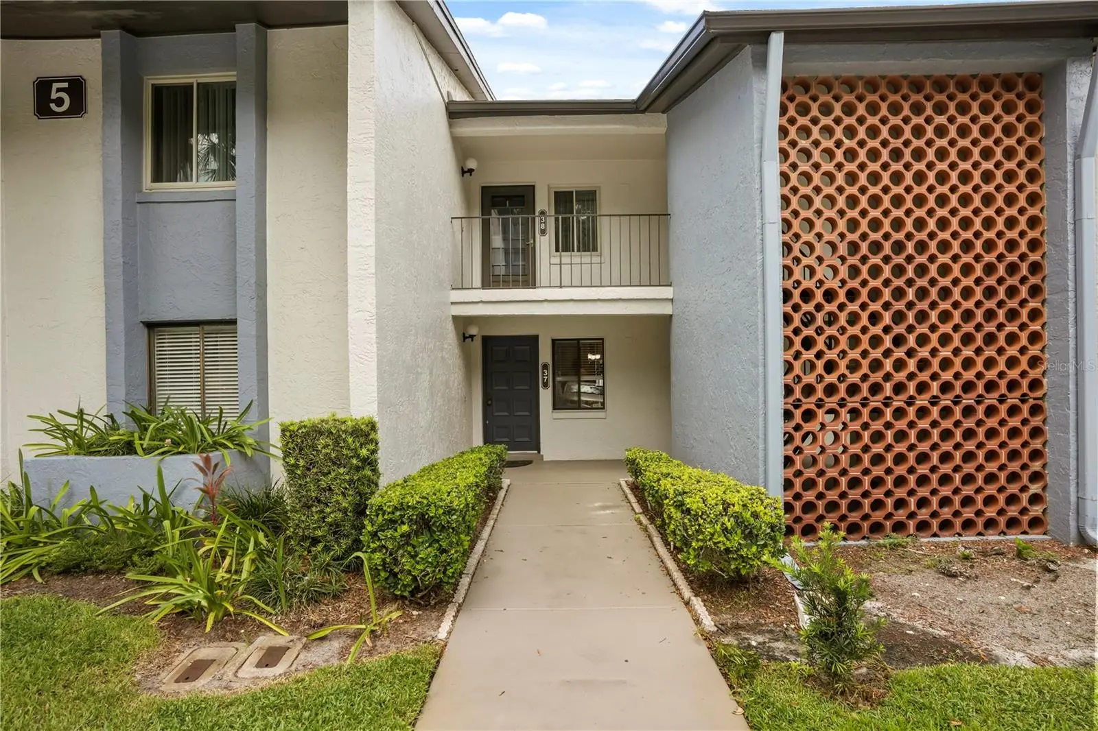 5 Escondido Circle, FL