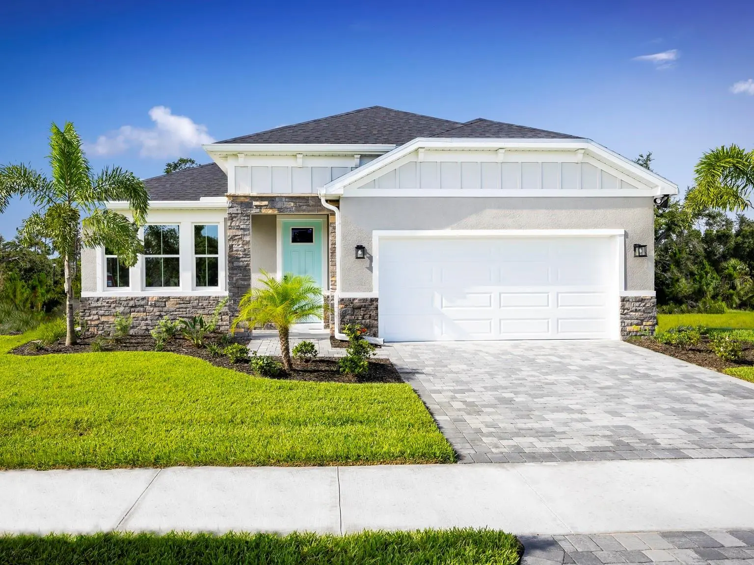 20017 Golden Glow Loop, FL