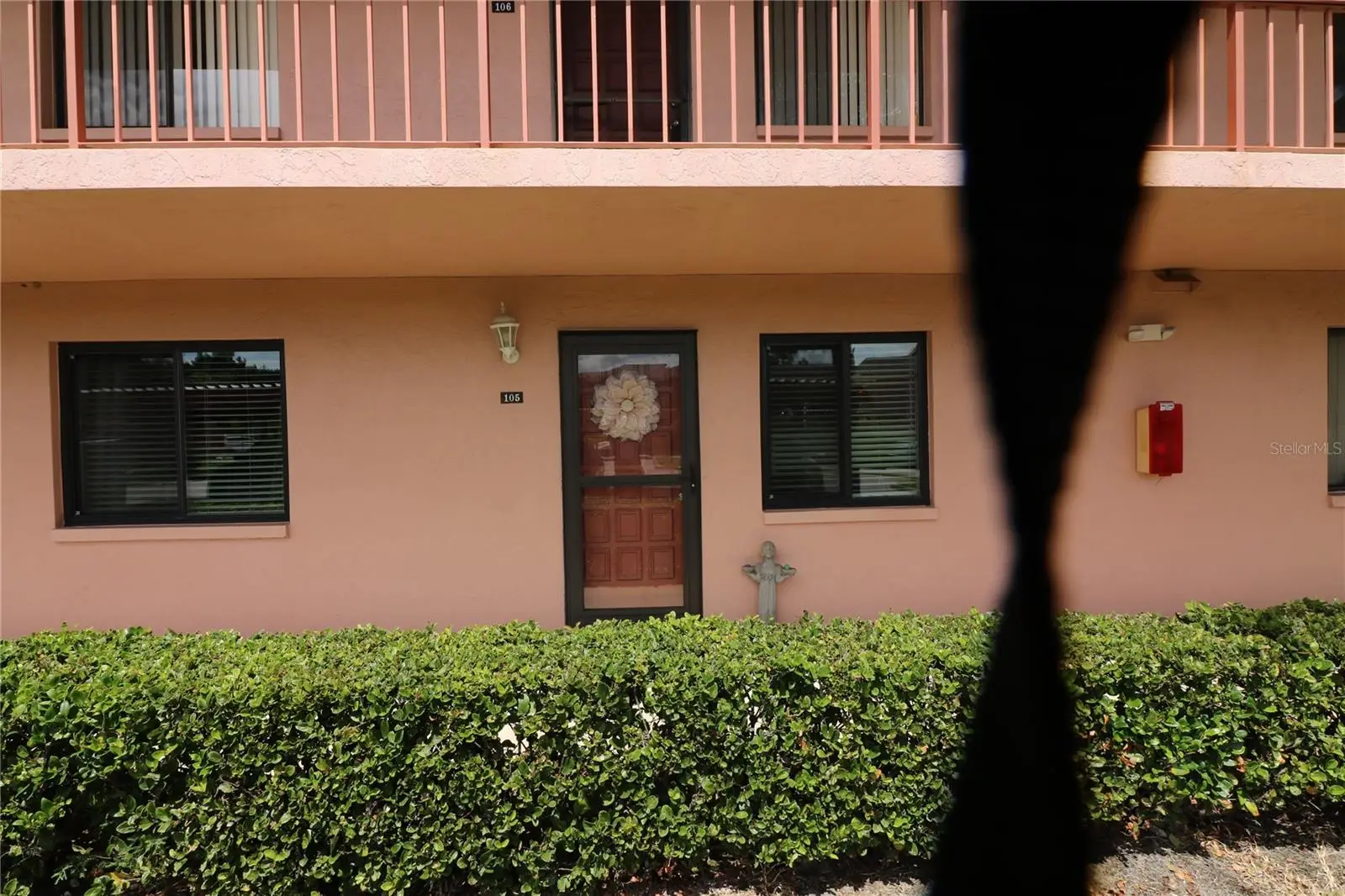 105 Lakeside Court, FL