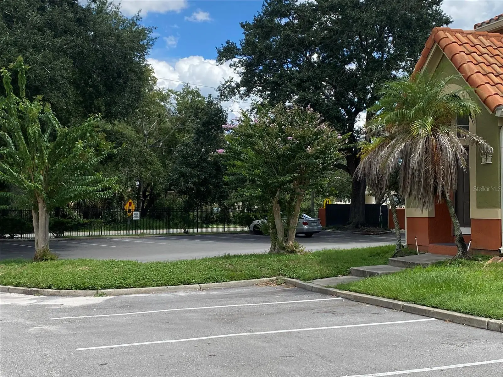 433 Fountainhead Circle, FL