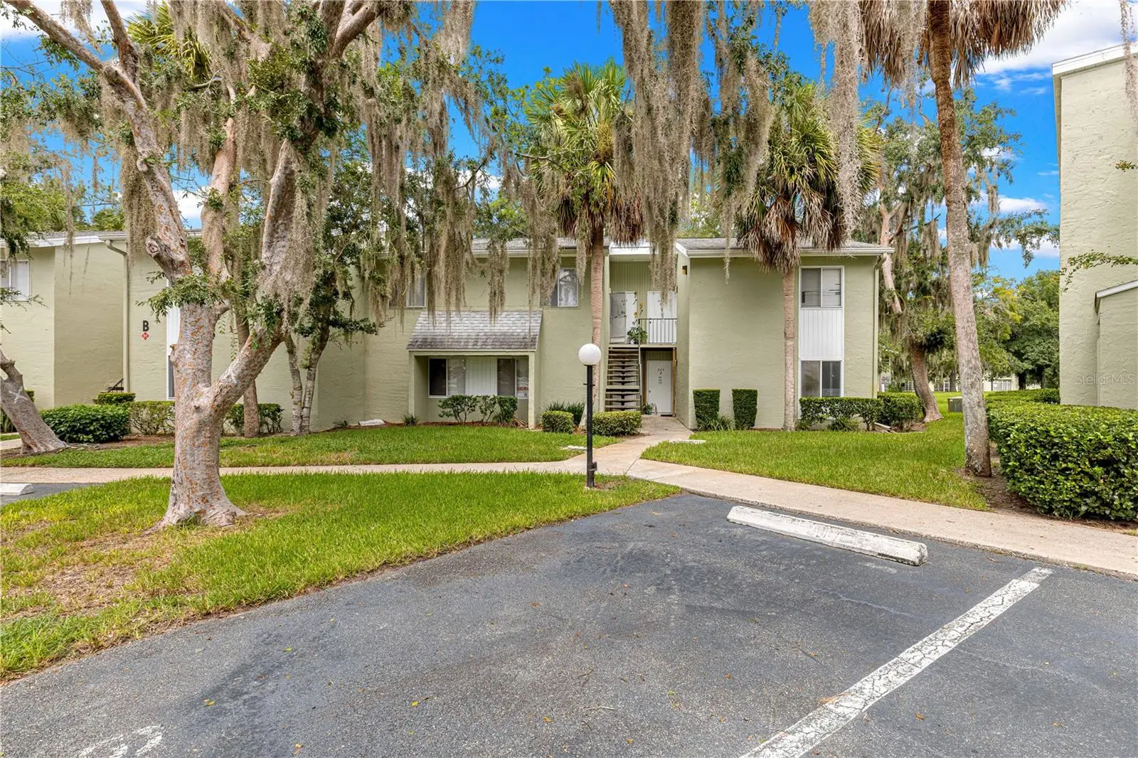624 Fairways Circle, FL