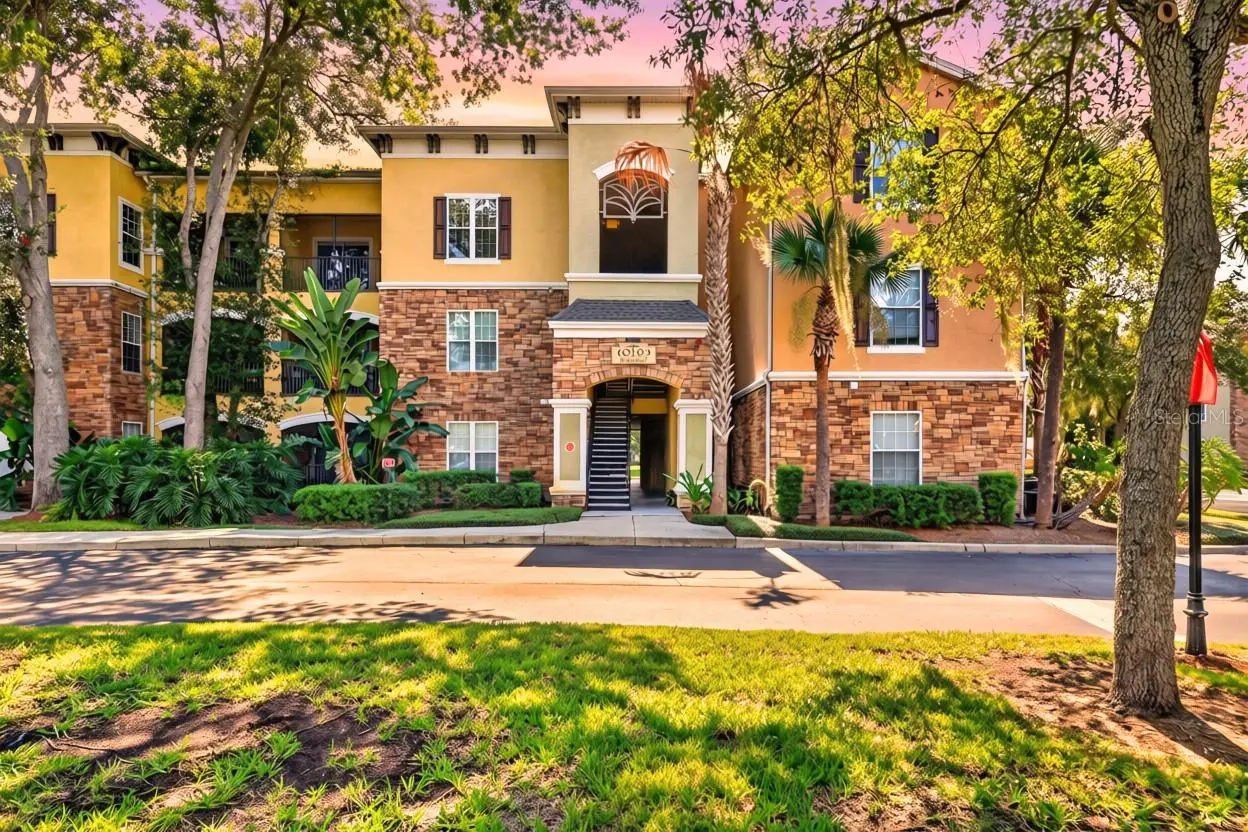 10103 Courtney Oaks Circle, FL