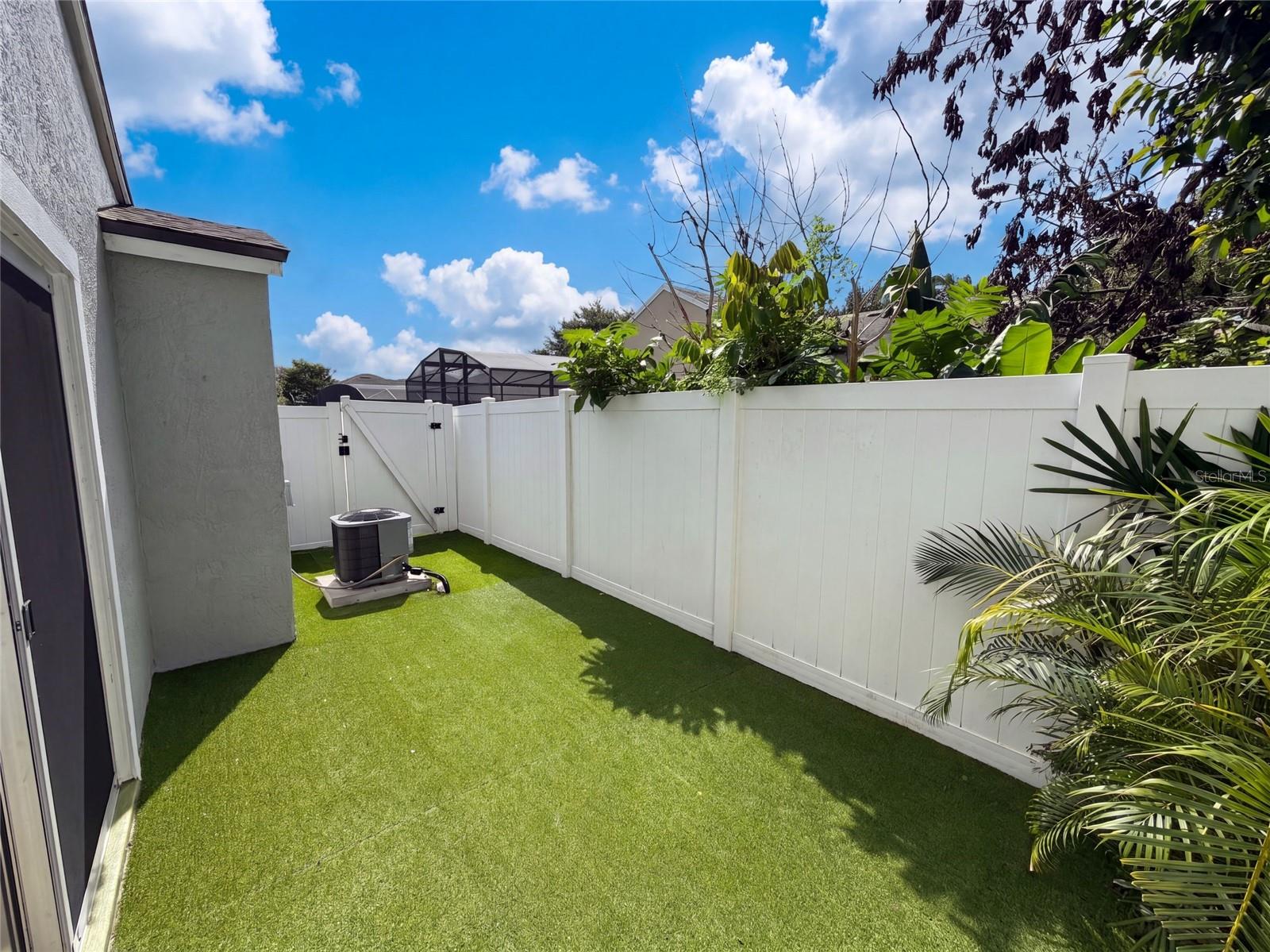 411 Dorchester Square, FL