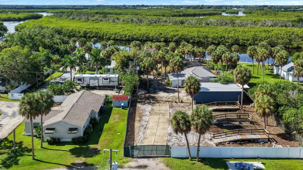 102 Trouve Lane, FL