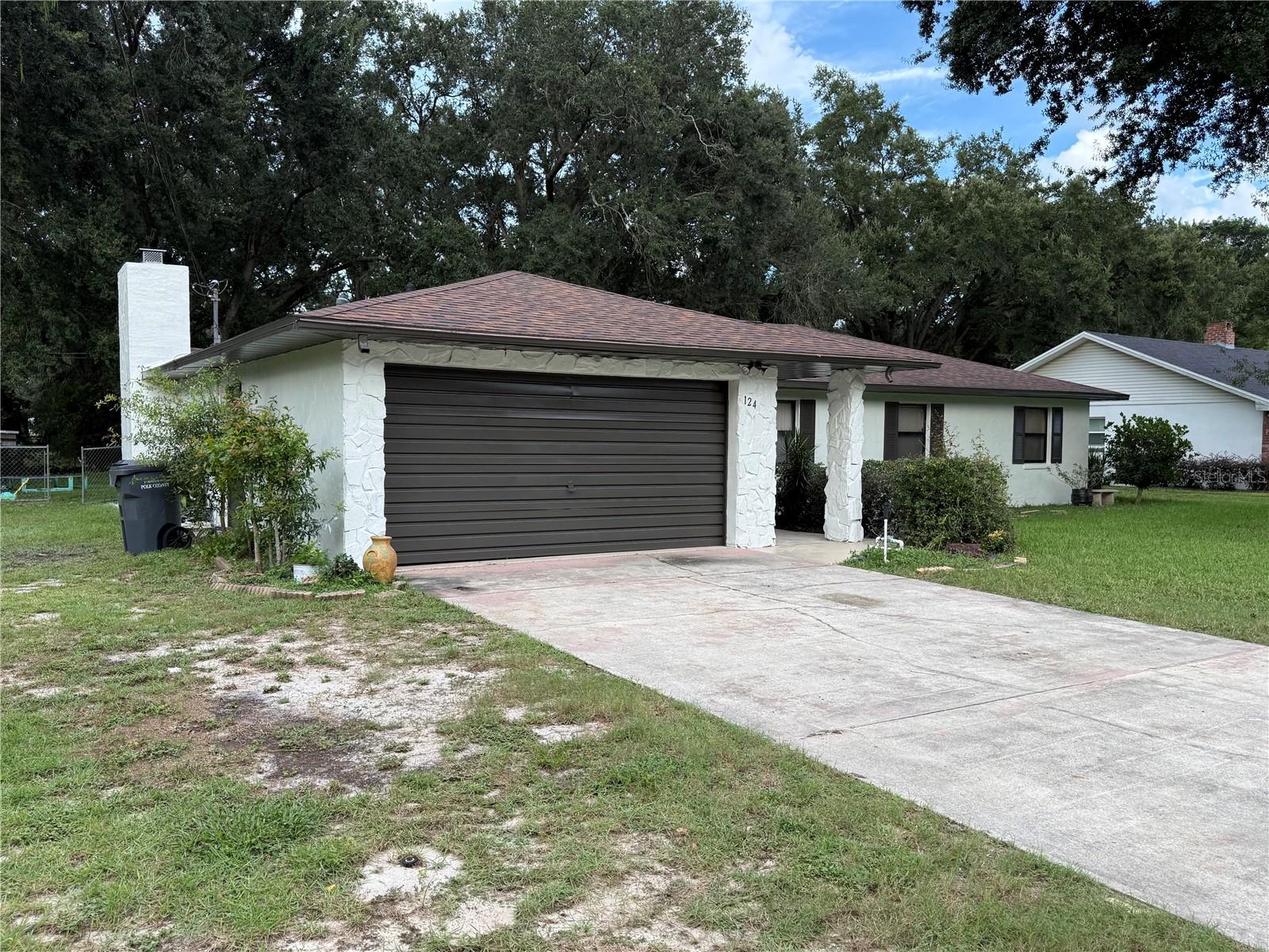 124 Pointe Drive, FL