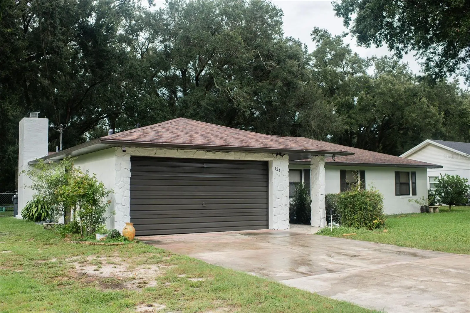 124 Pointe Drive, FL