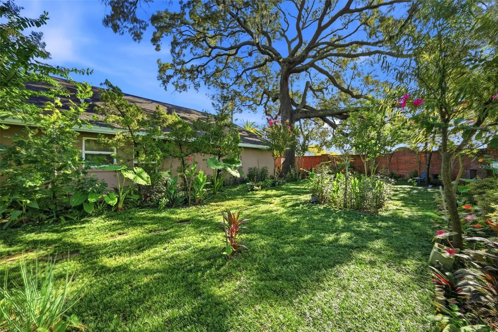 1109 Piedmont Oaks Drive, FL