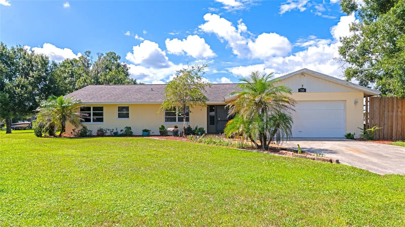 710 Myakka Rd, FL